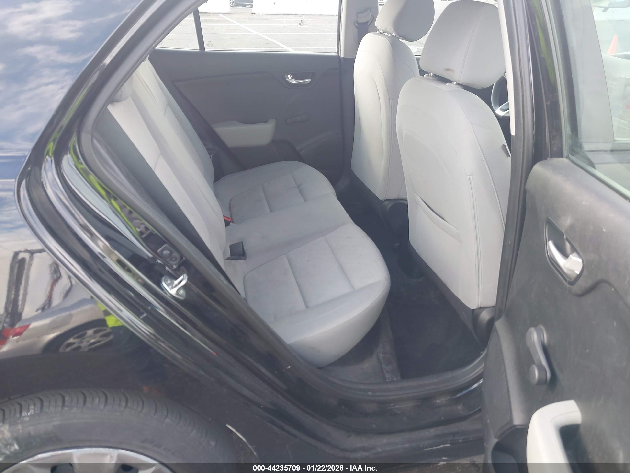 KIA RIO image 8