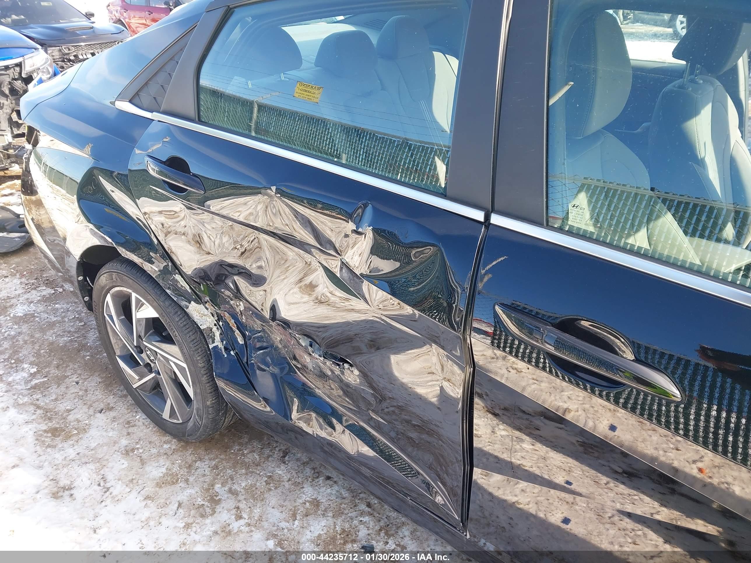 HYUNDAI ELANTRA image 6