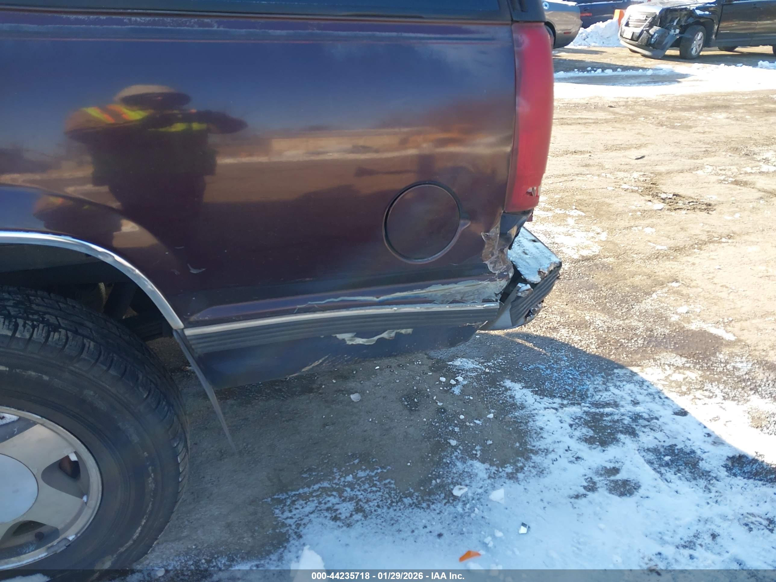 CHEVROLET SUBURBAN image 6
