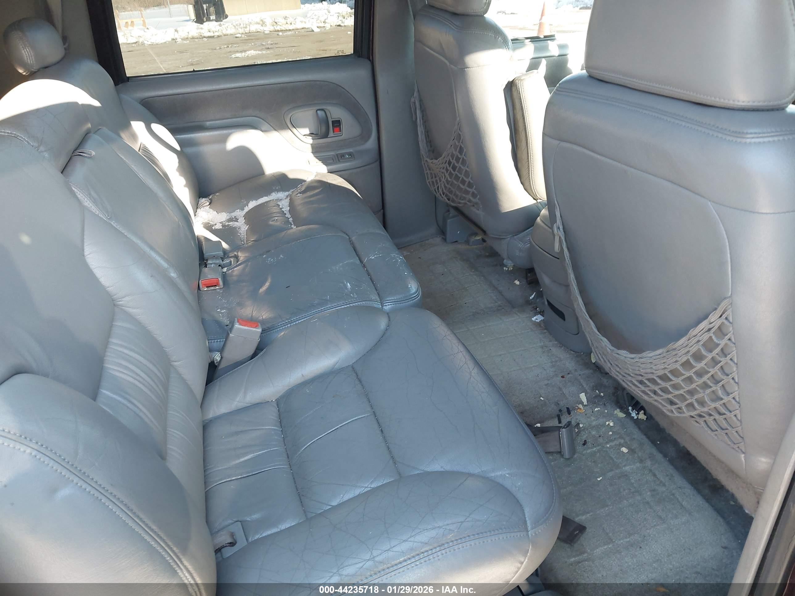 CHEVROLET SUBURBAN image 8