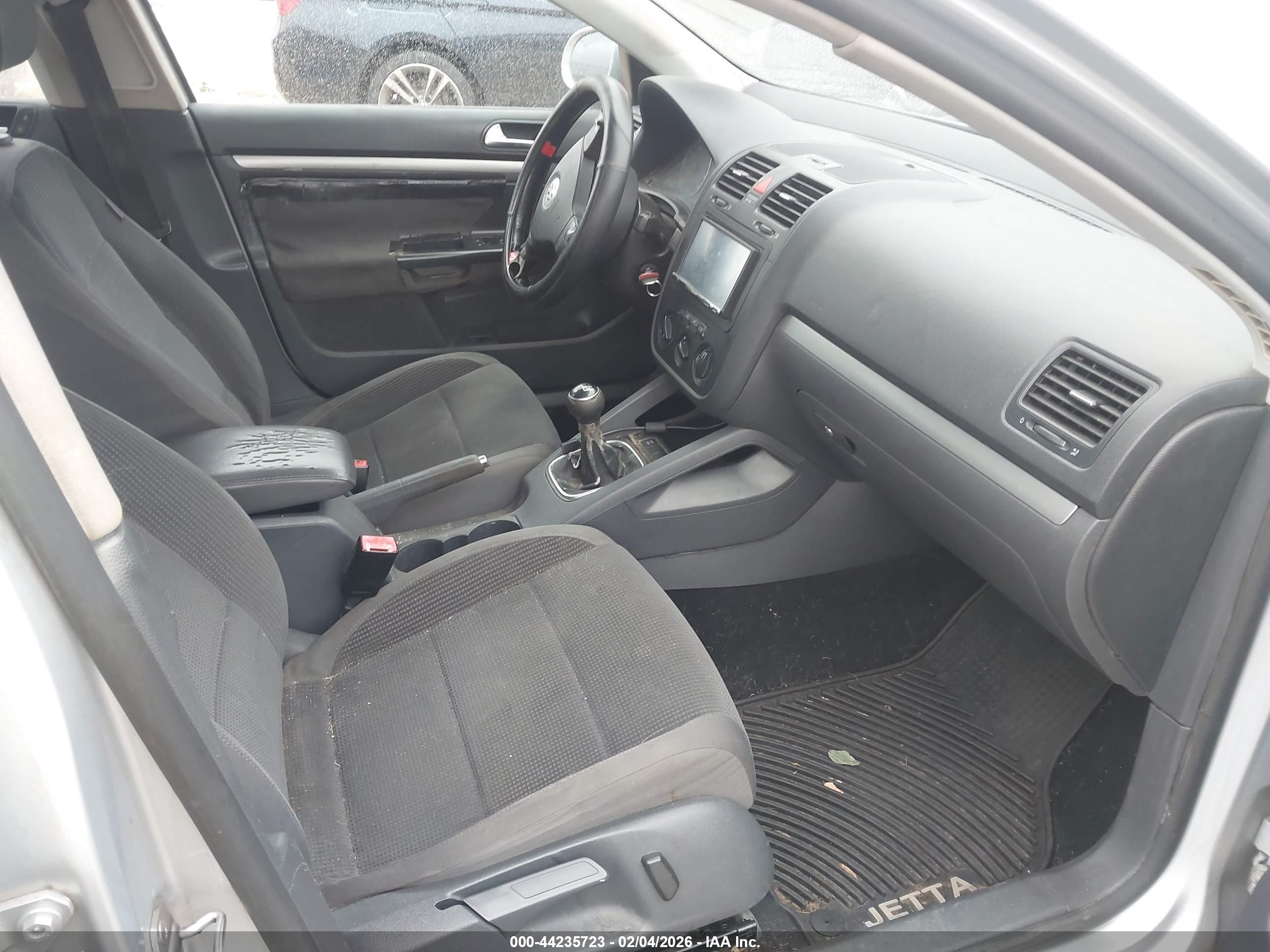 VOLKSWAGEN JETTA image 5