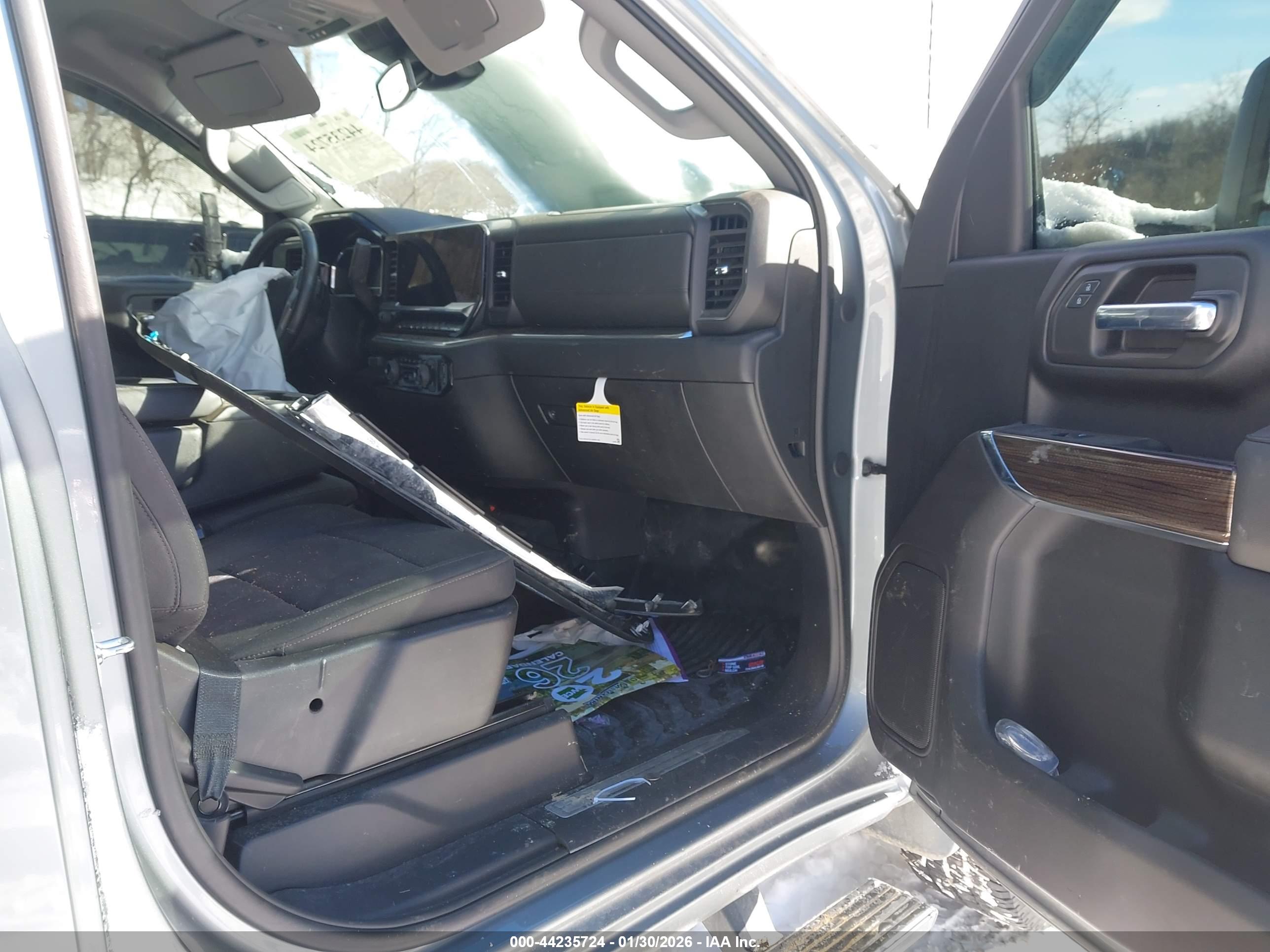 CHEVROLET SILVERADO image 5