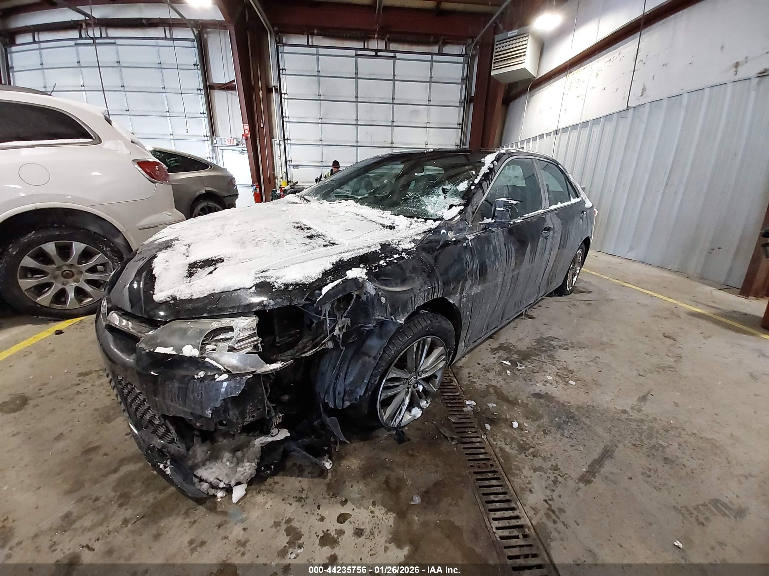 TOYOTA CAMRY image 2