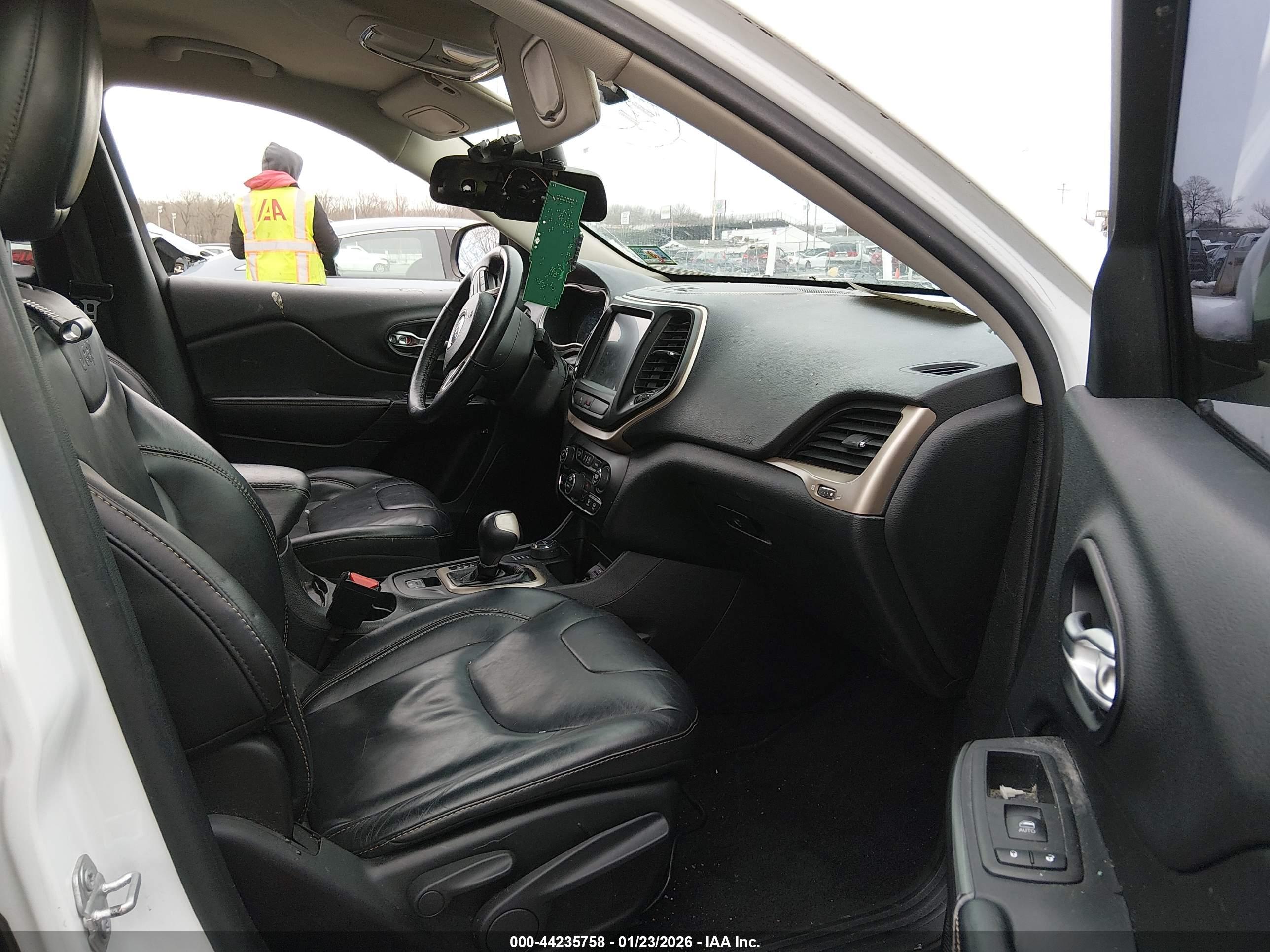 JEEP CHEROKEE image 5