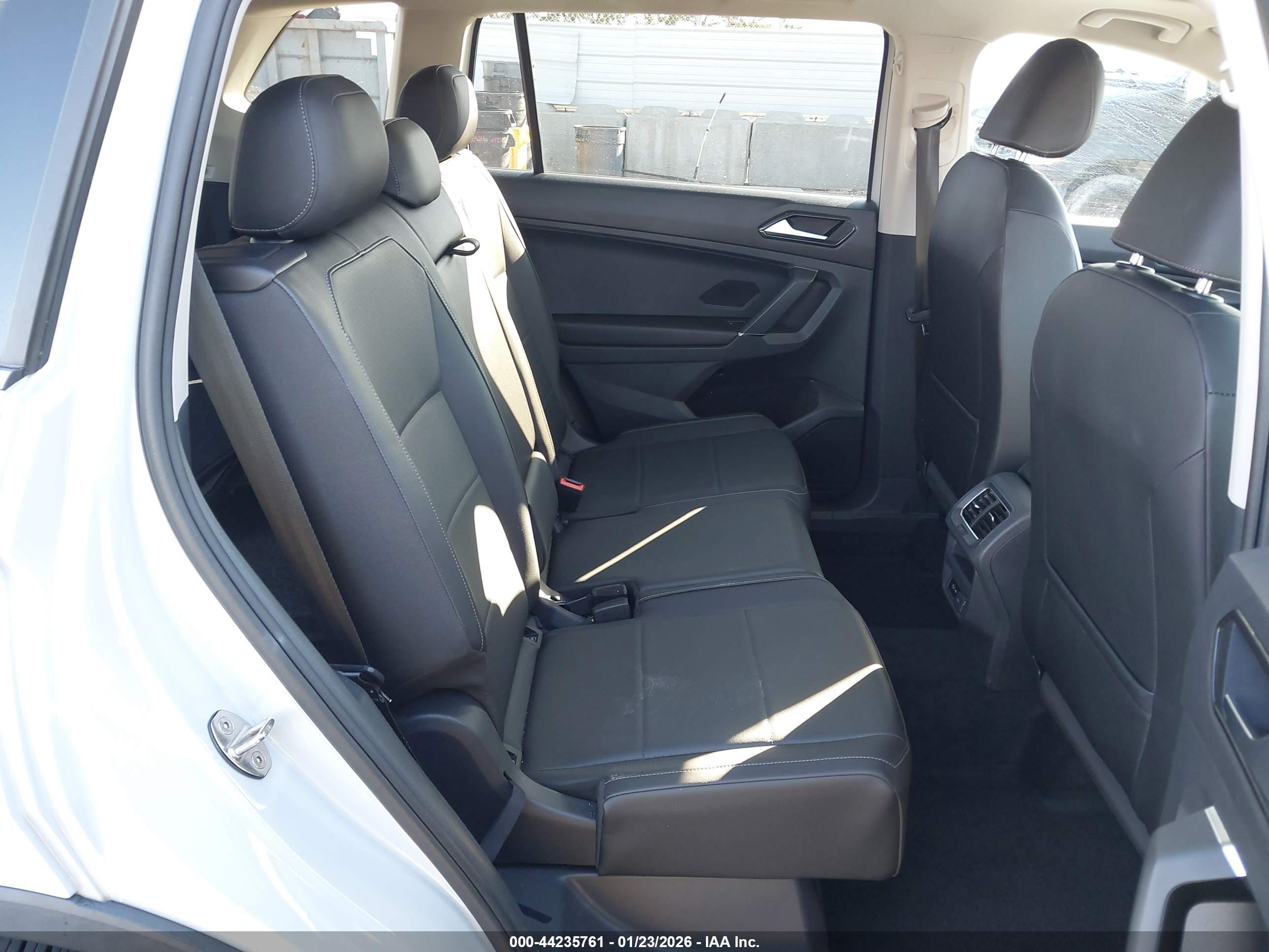 VOLKSWAGEN TIGUAN image 8