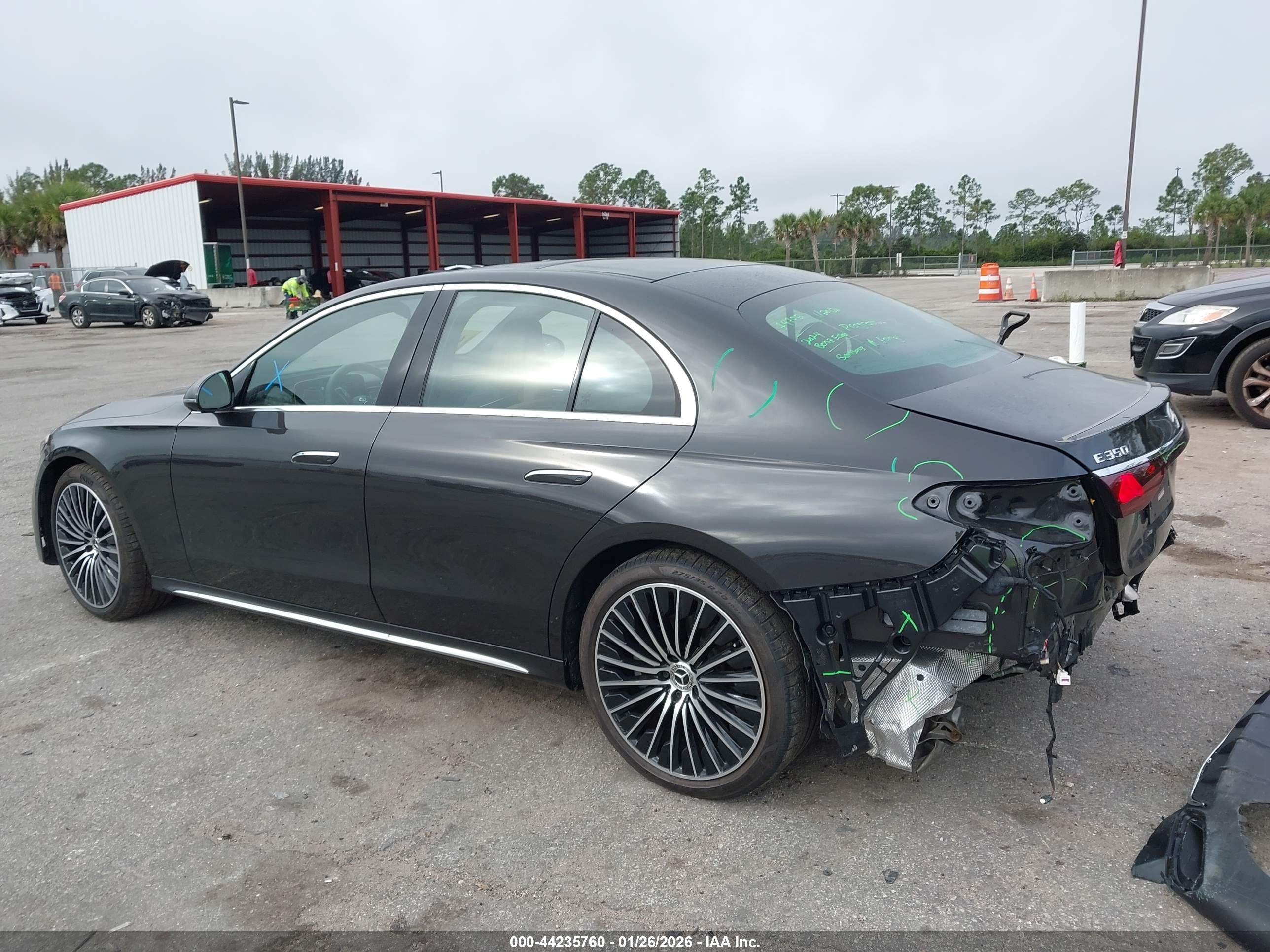 MERCEDES-BENZ E image 3
