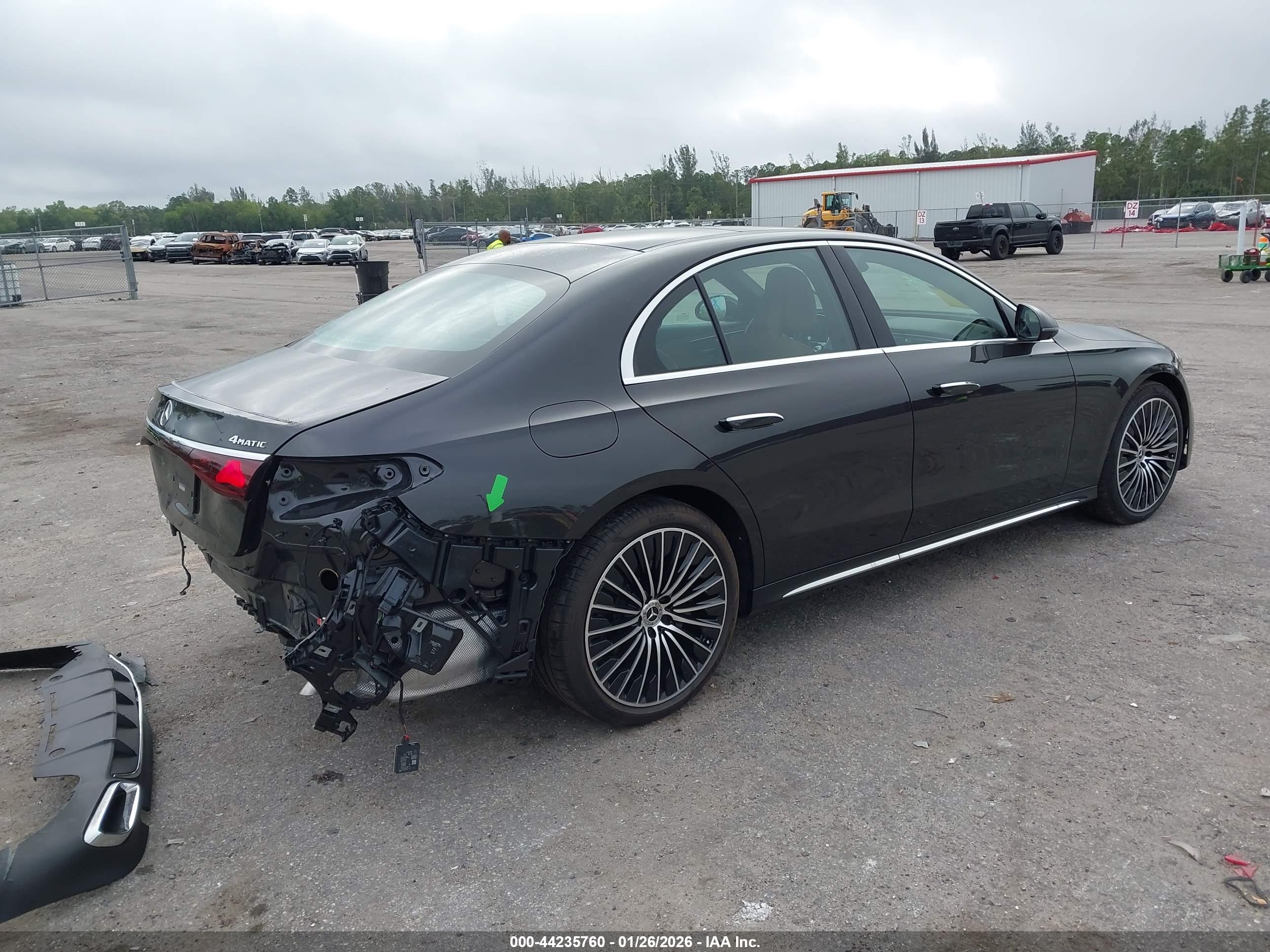 MERCEDES-BENZ E image 4