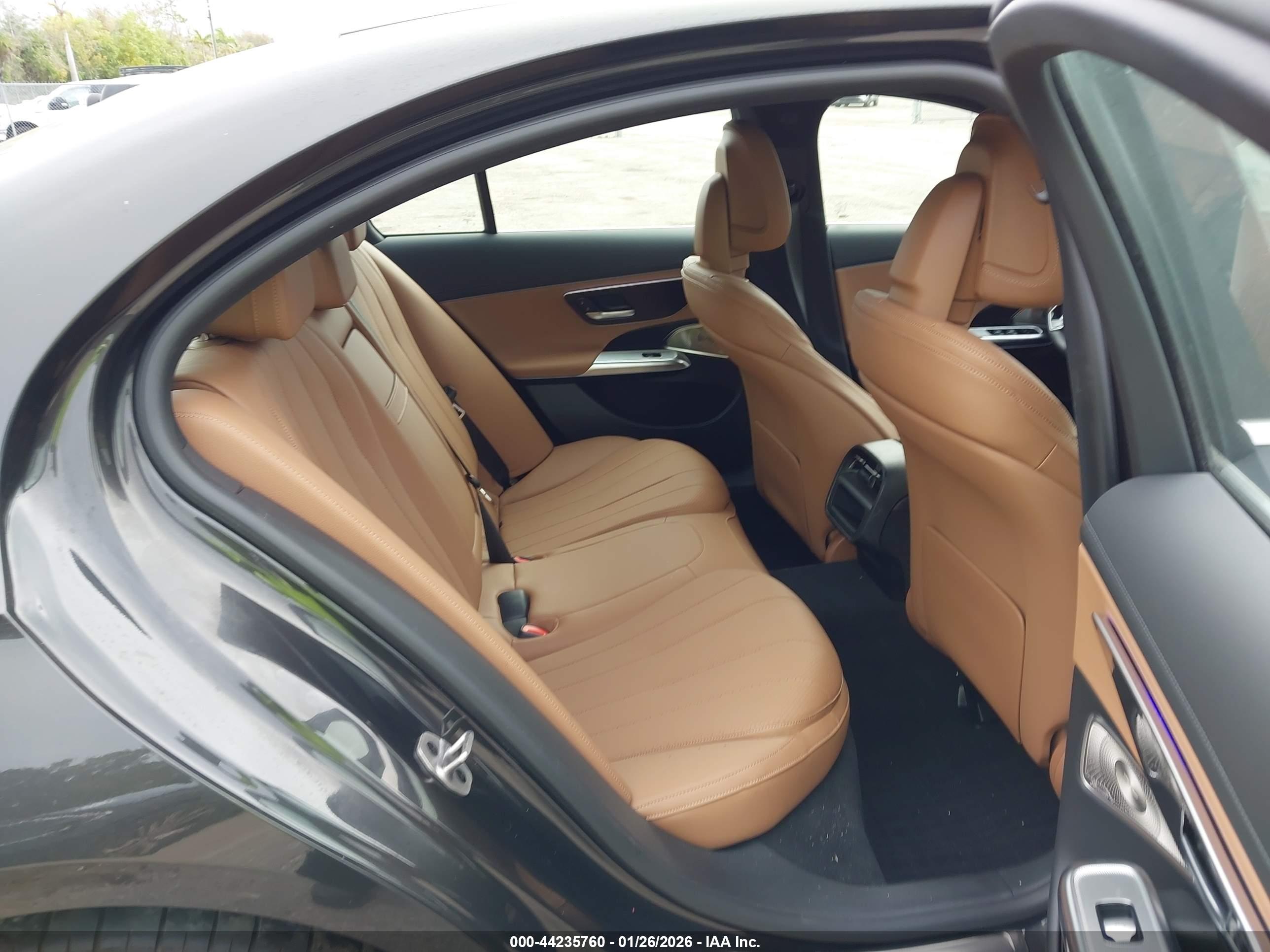MERCEDES-BENZ E image 8