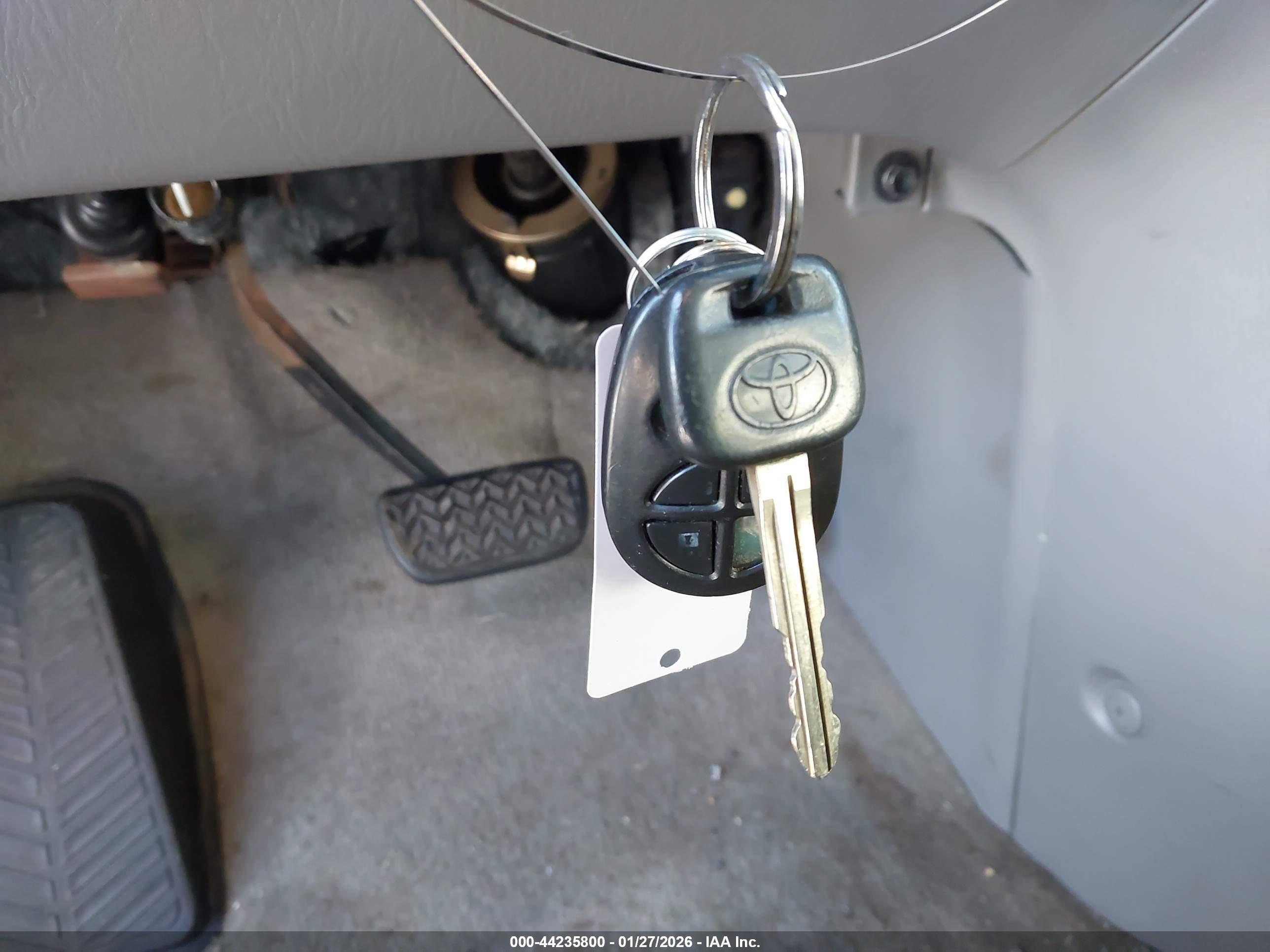 TOYOTA SIENNA image 11