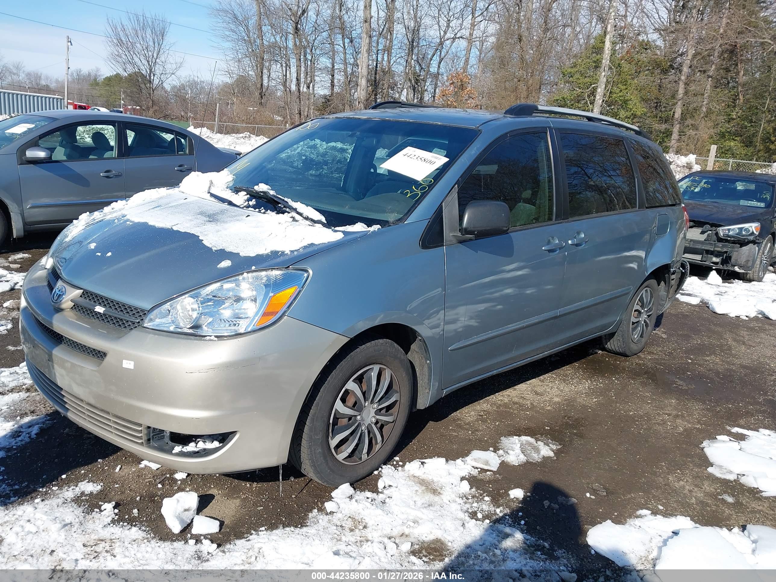 TOYOTA SIENNA image 2