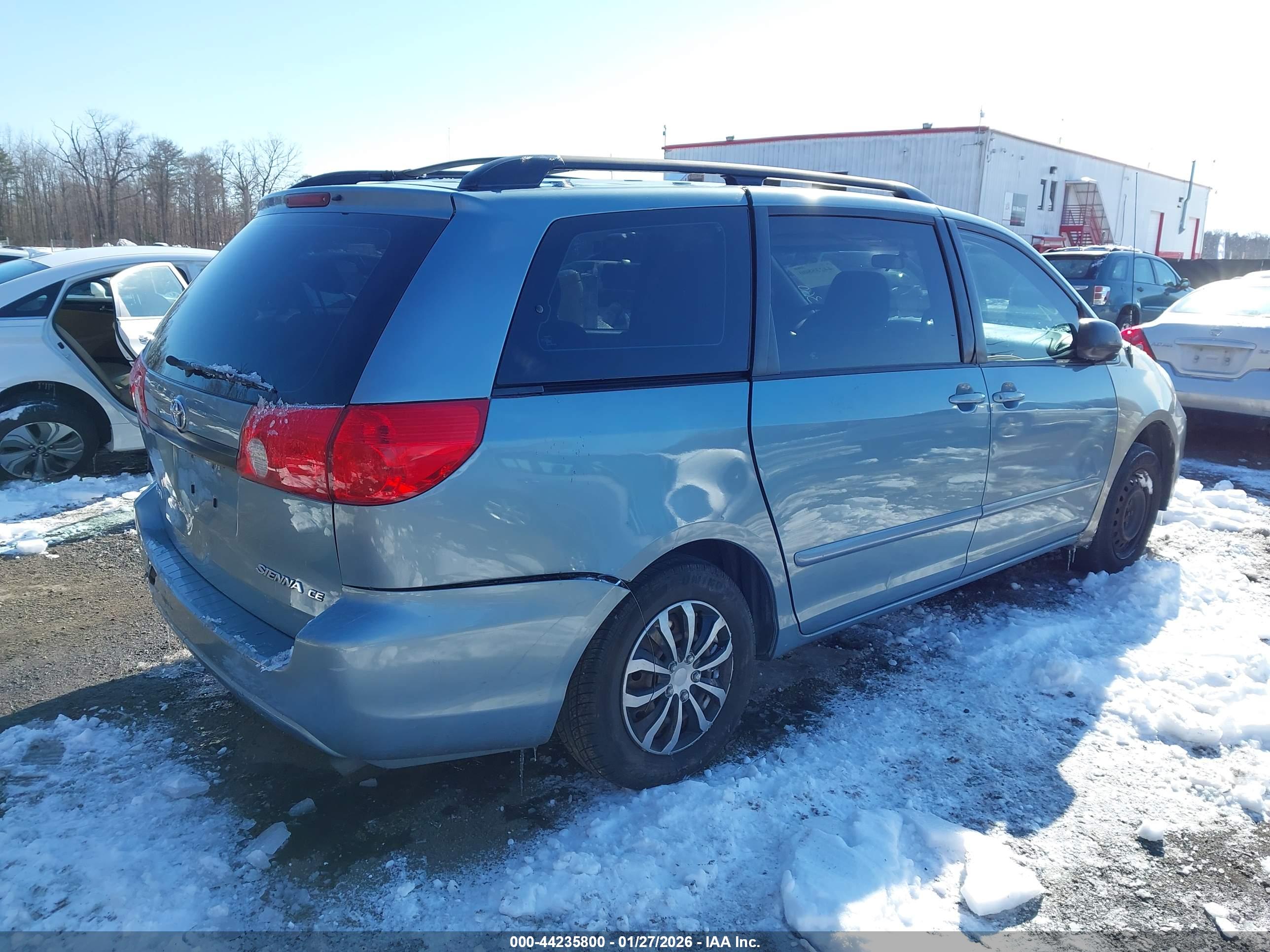 TOYOTA SIENNA image 4