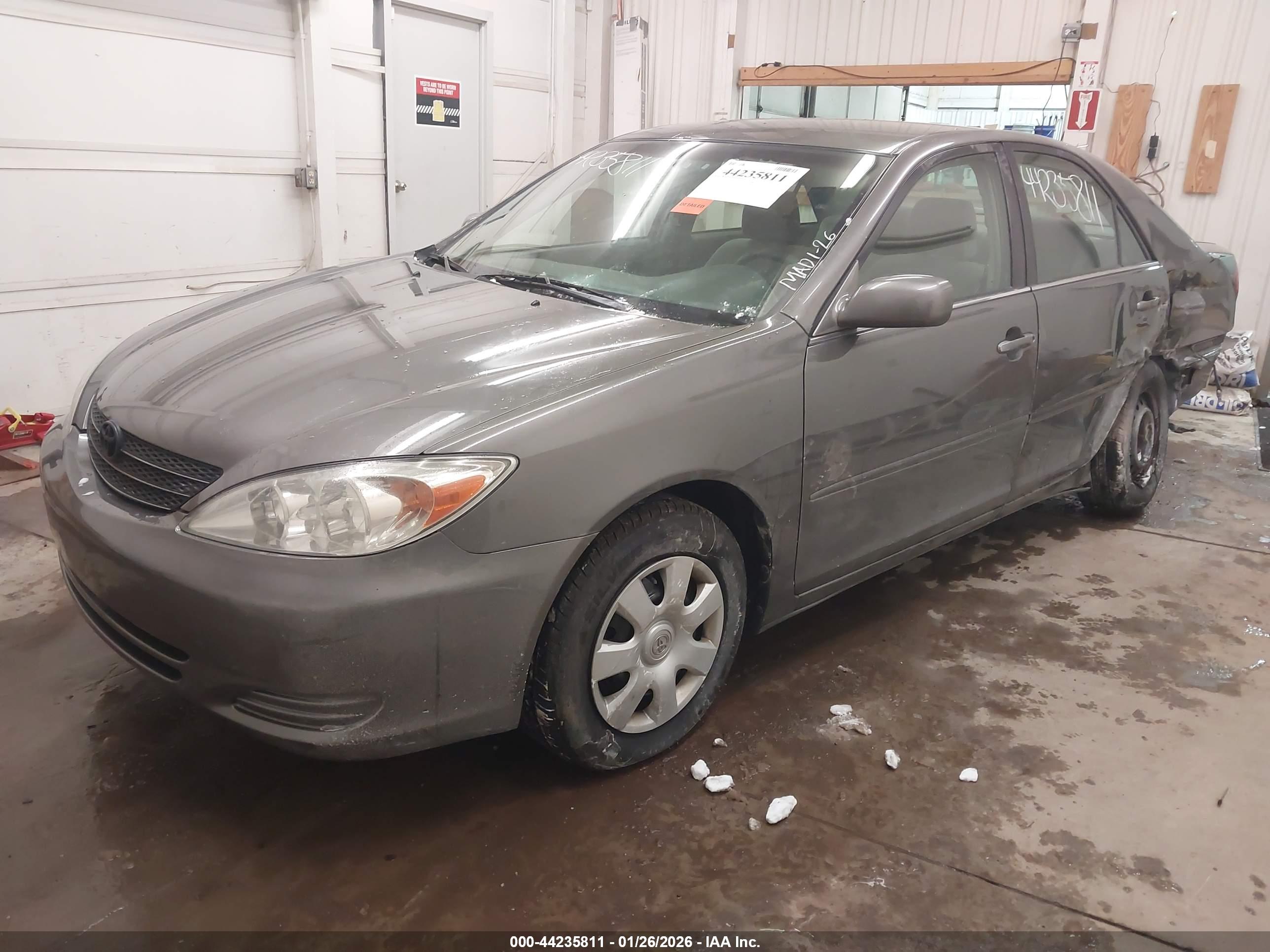 TOYOTA CAMRY image 2