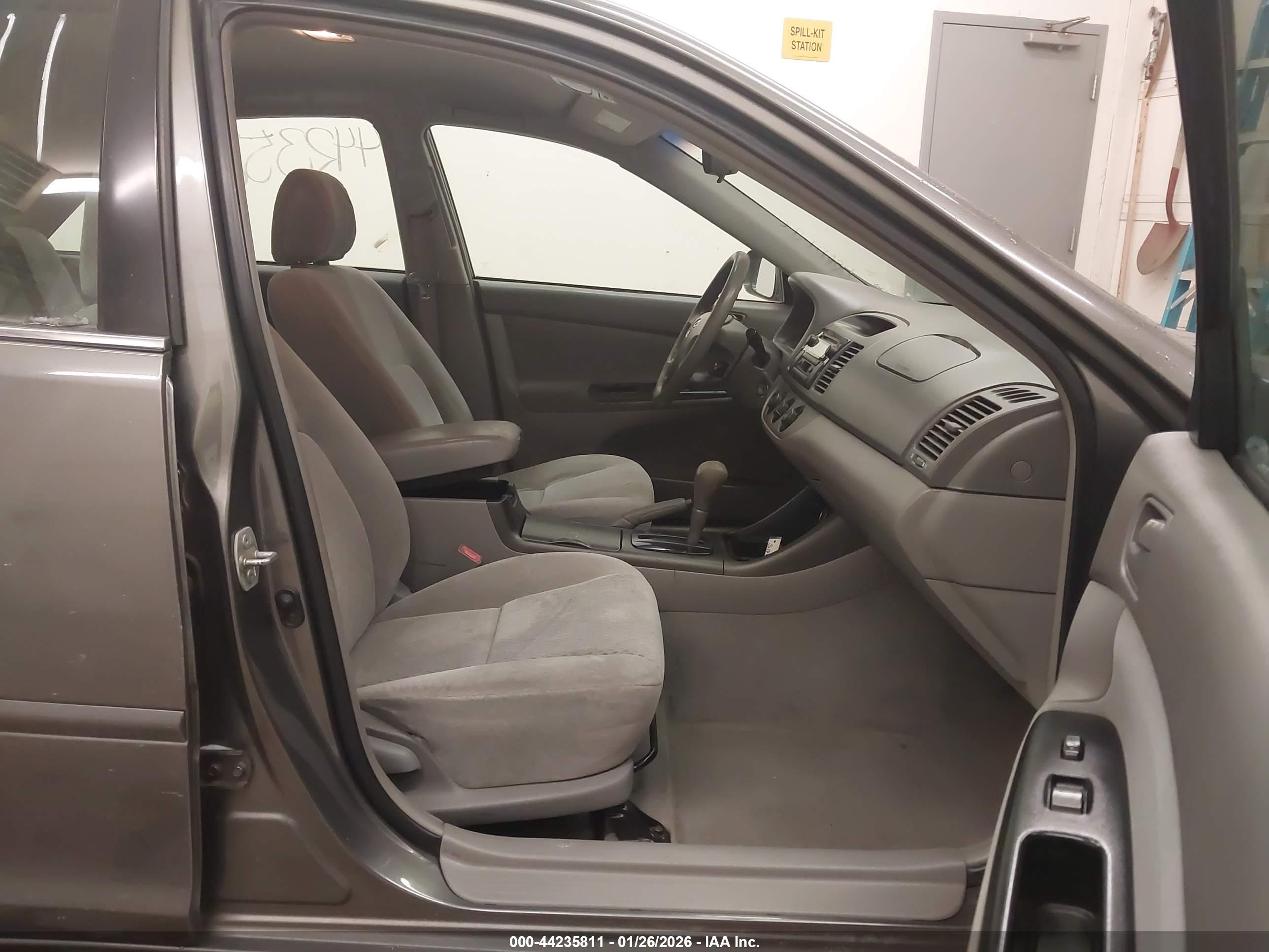 TOYOTA CAMRY image 5