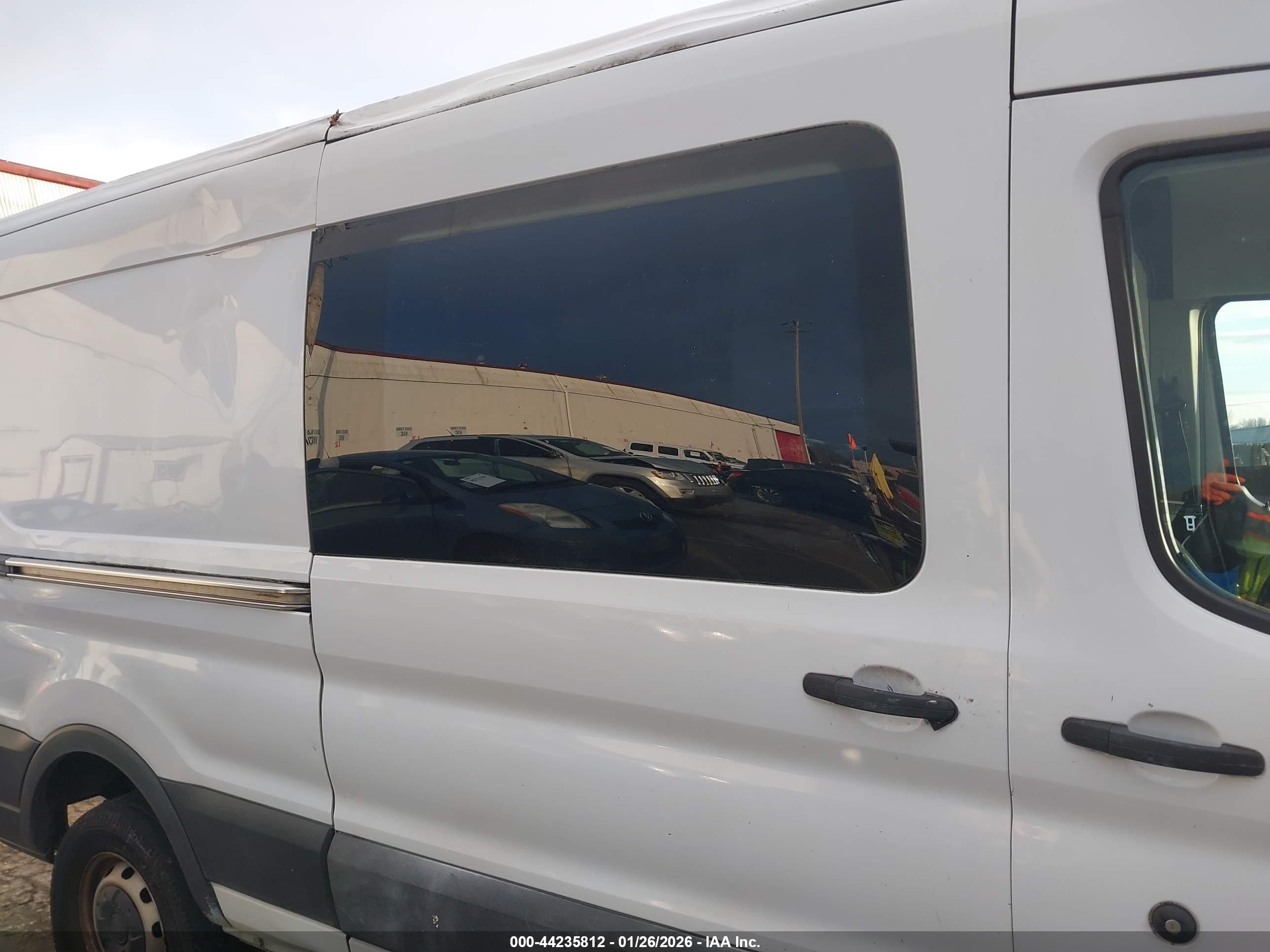 FORD TRANSIT-250 image 8