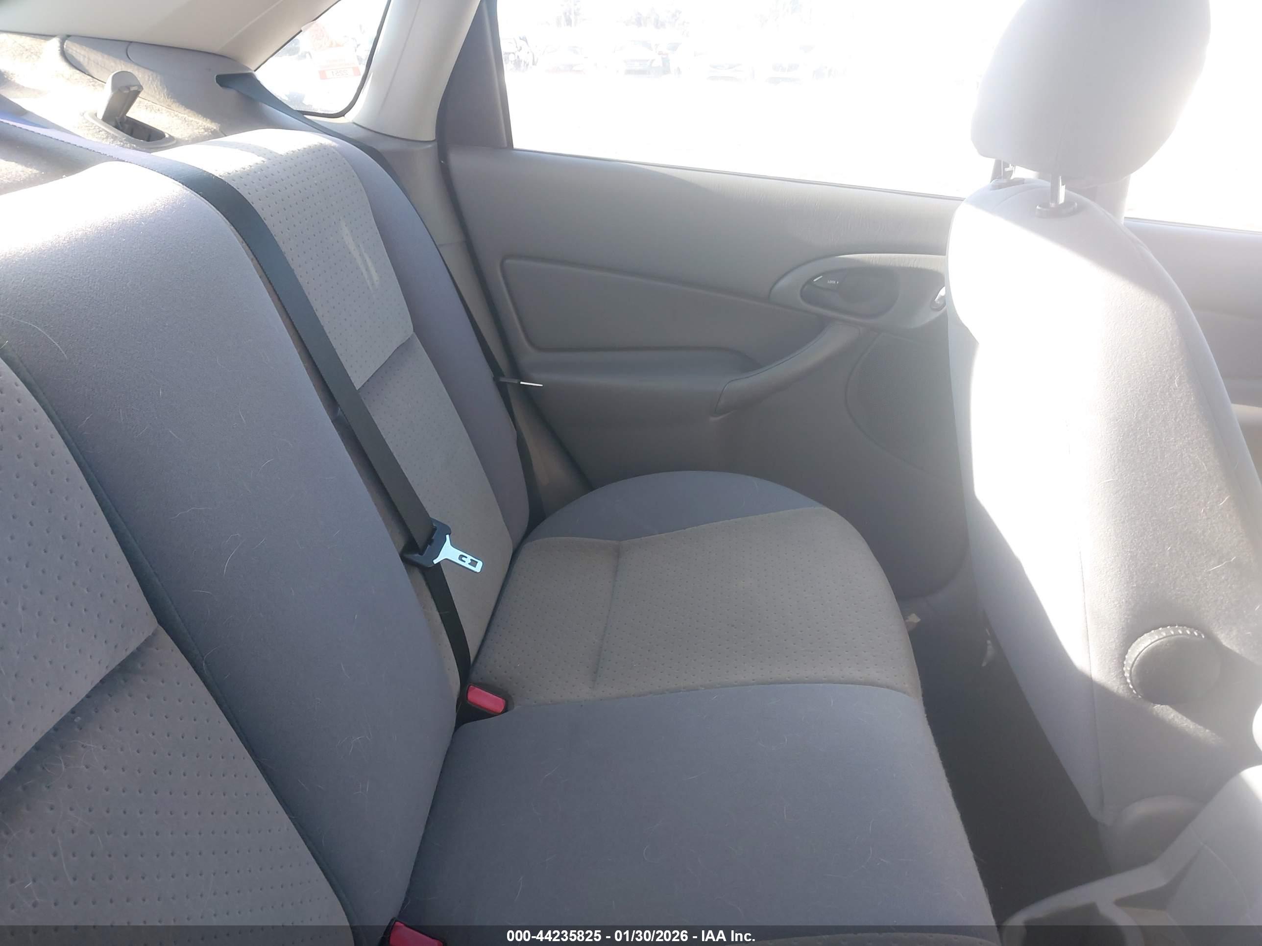FORD FOCUS image 8