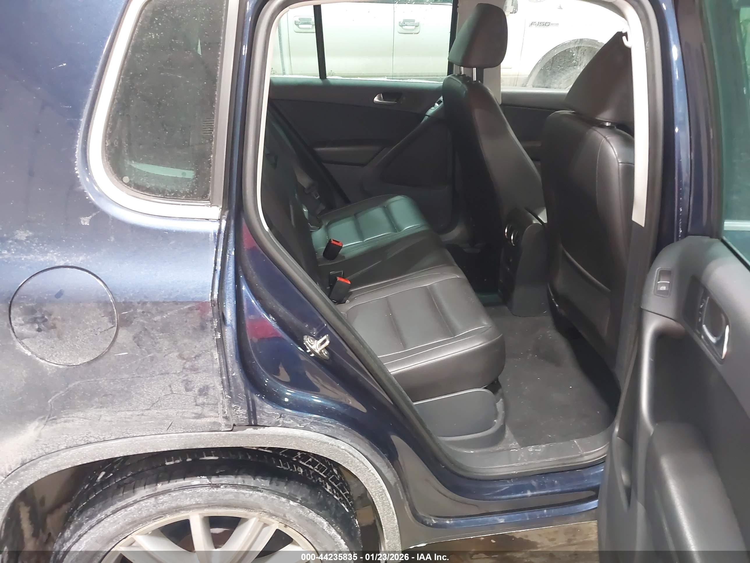 VOLKSWAGEN TIGUAN image 8