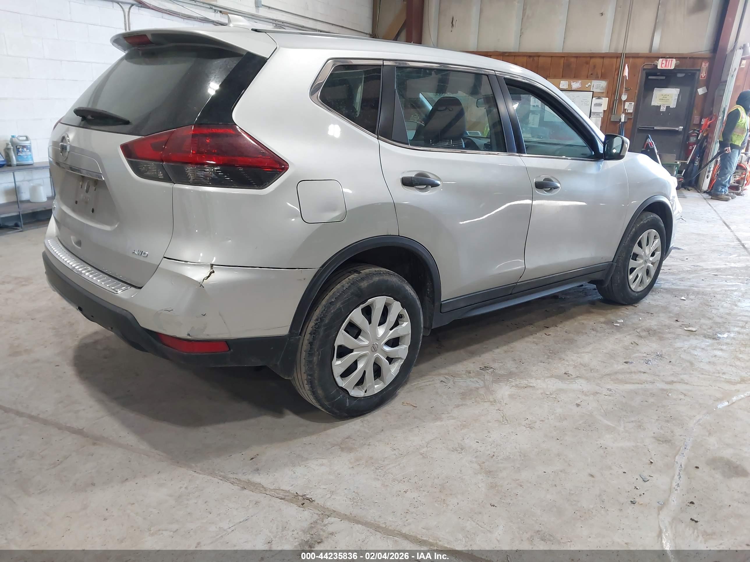NISSAN ROGUE image 4