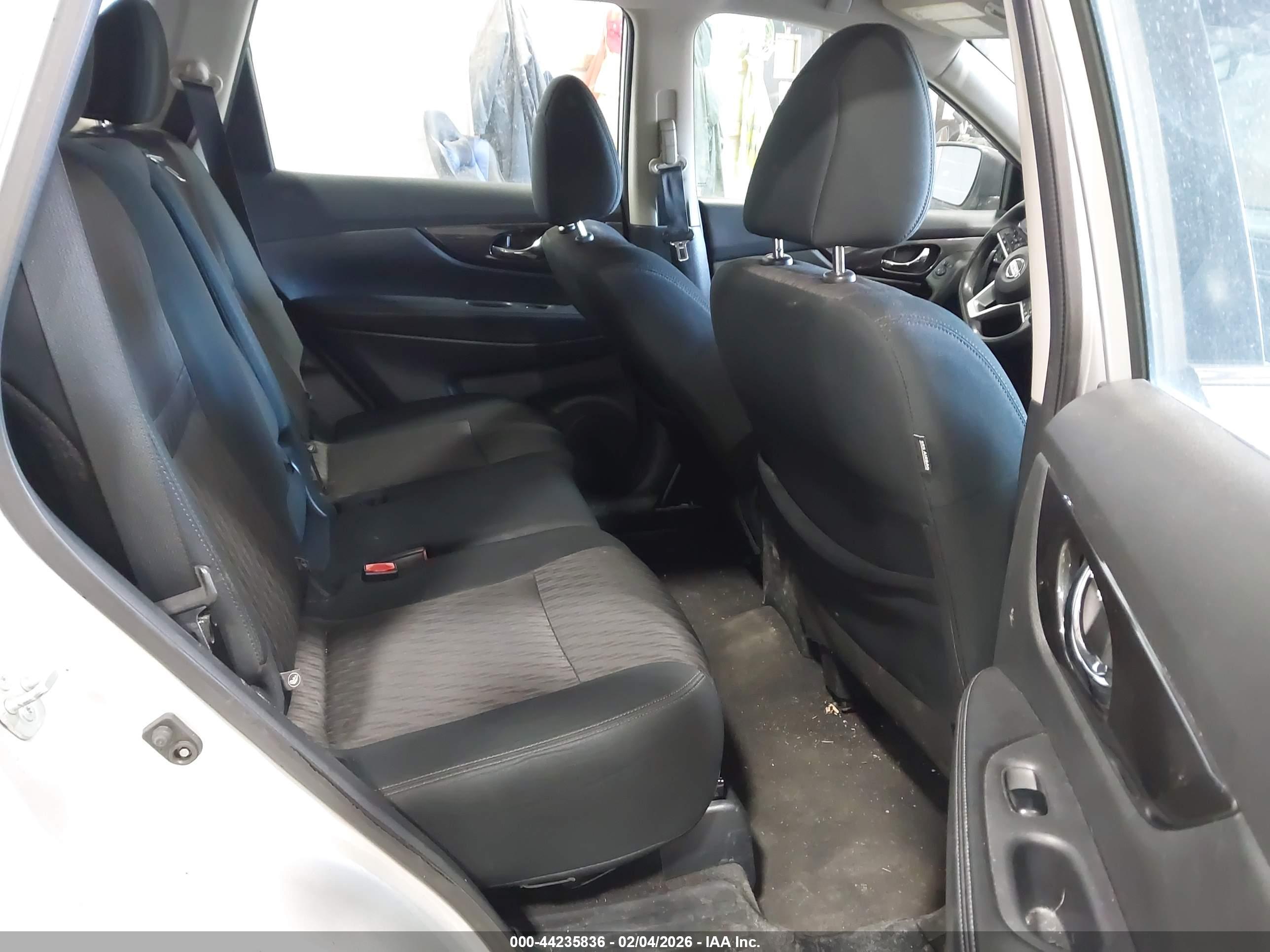 NISSAN ROGUE image 8
