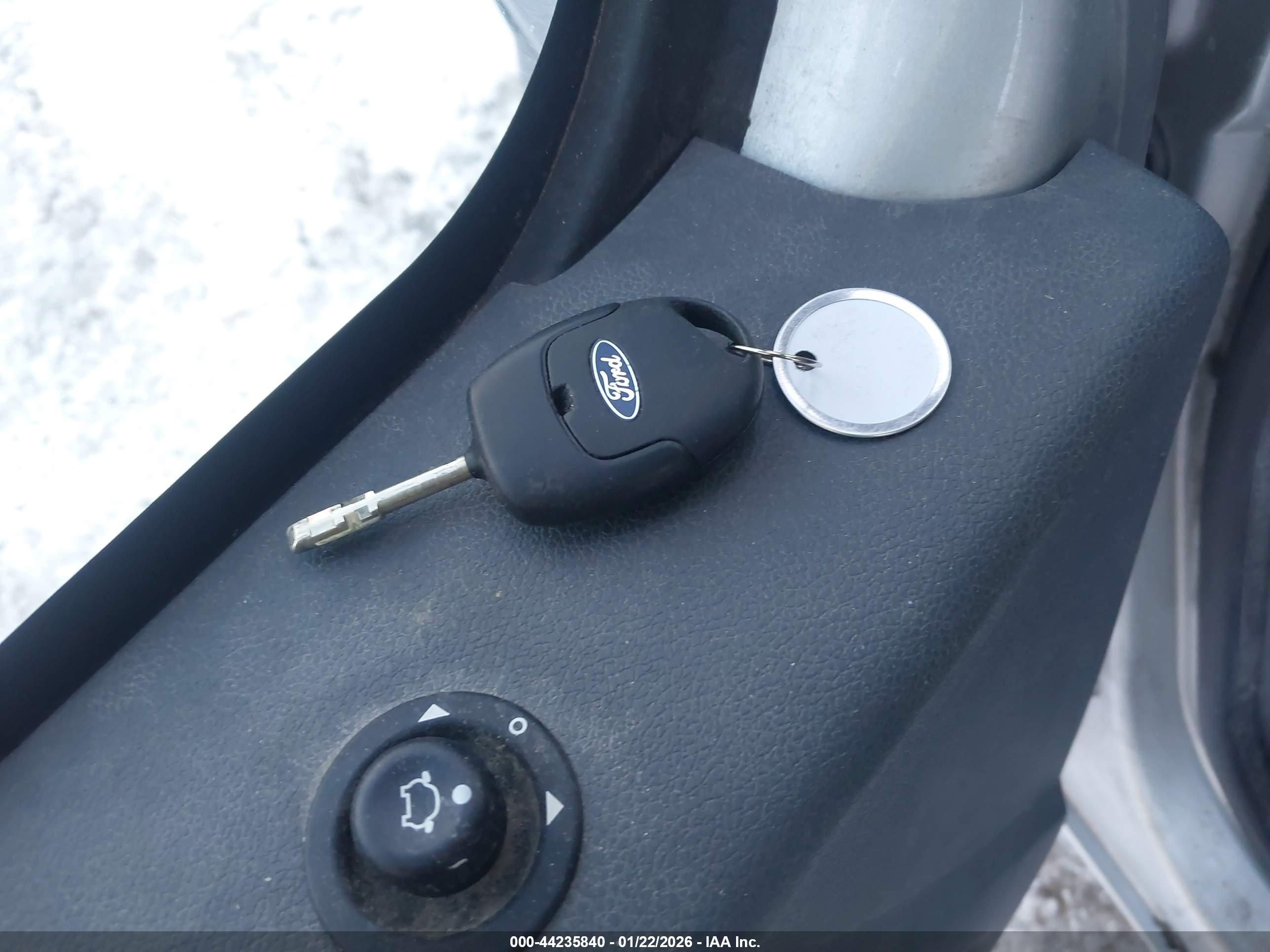 FORD TRANSIT image 11