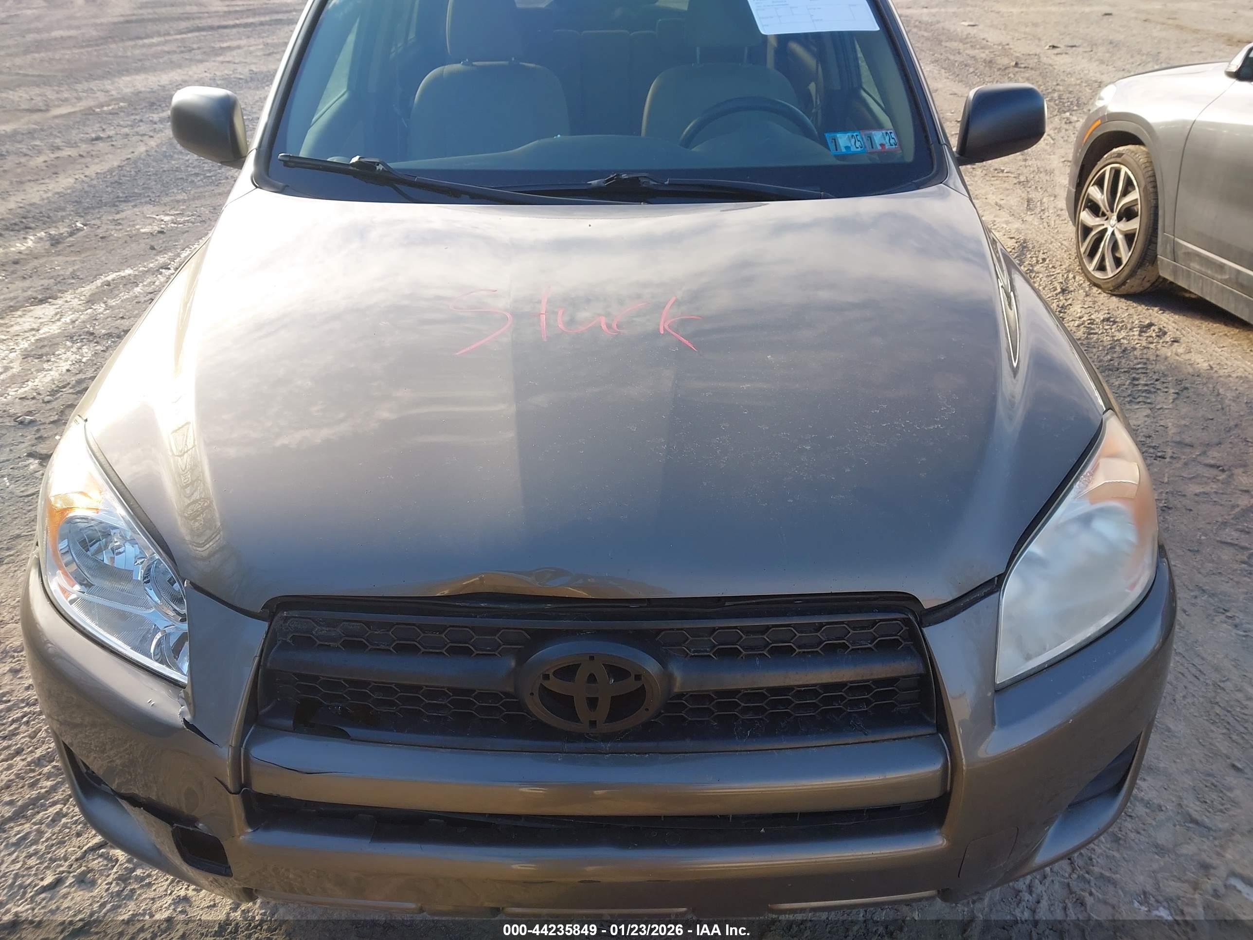 TOYOTA RAV4 image 10