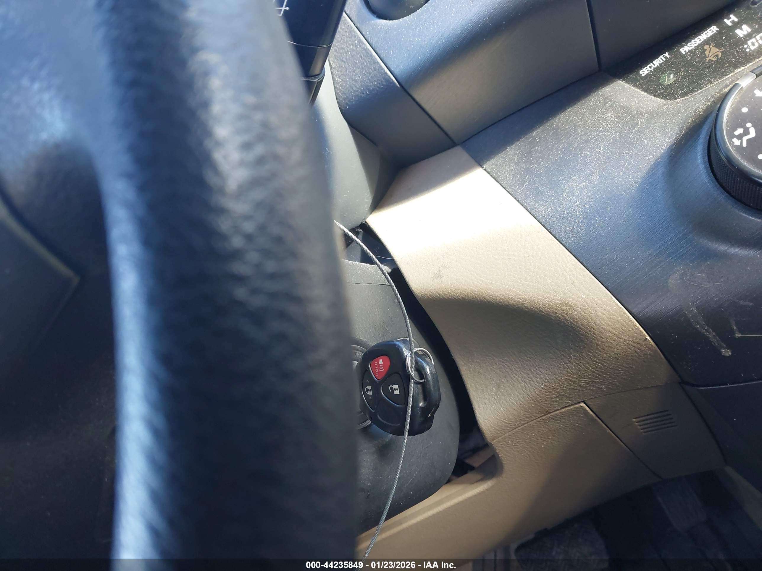 TOYOTA RAV4 image 11