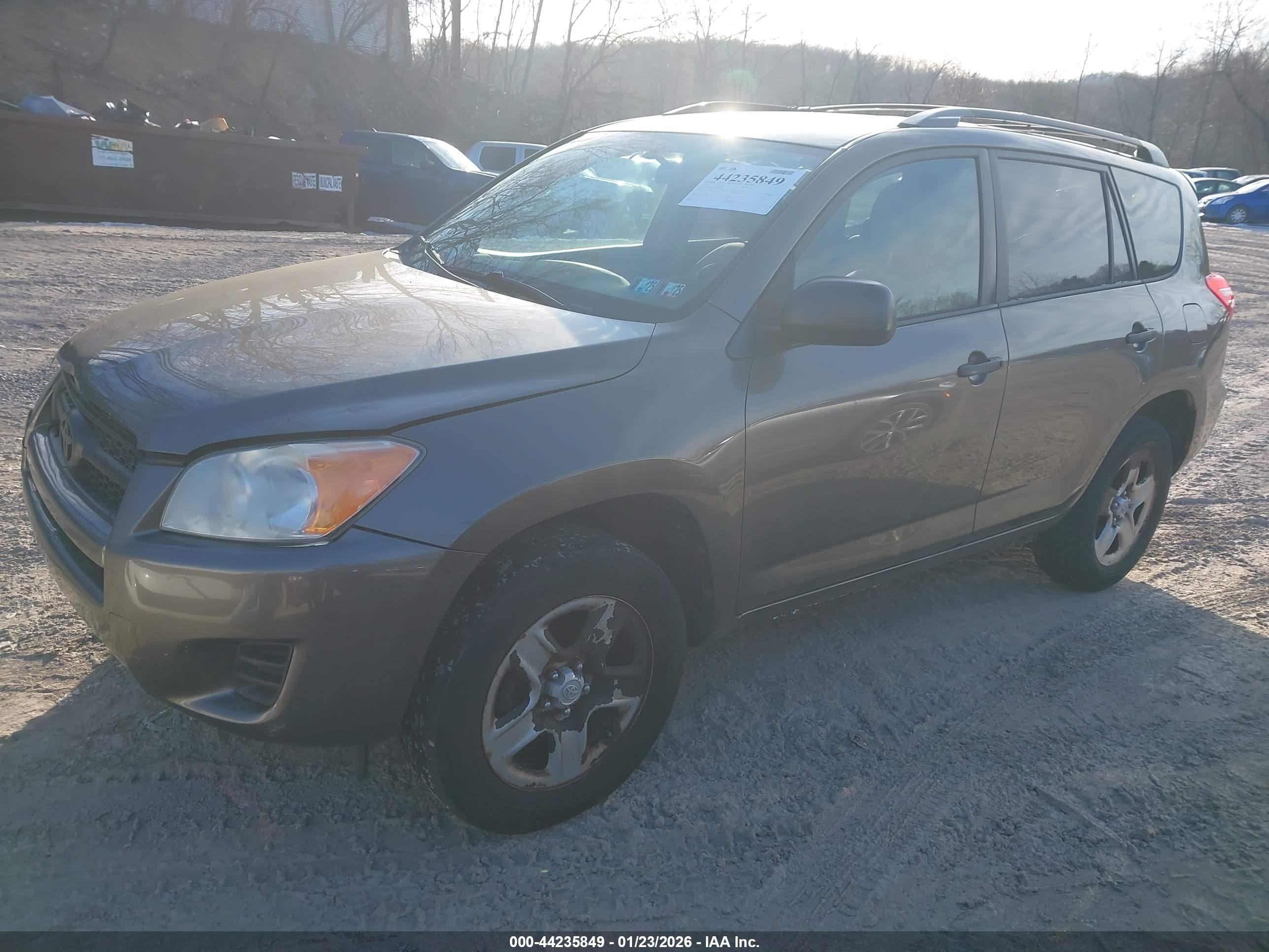 TOYOTA RAV4 image 2