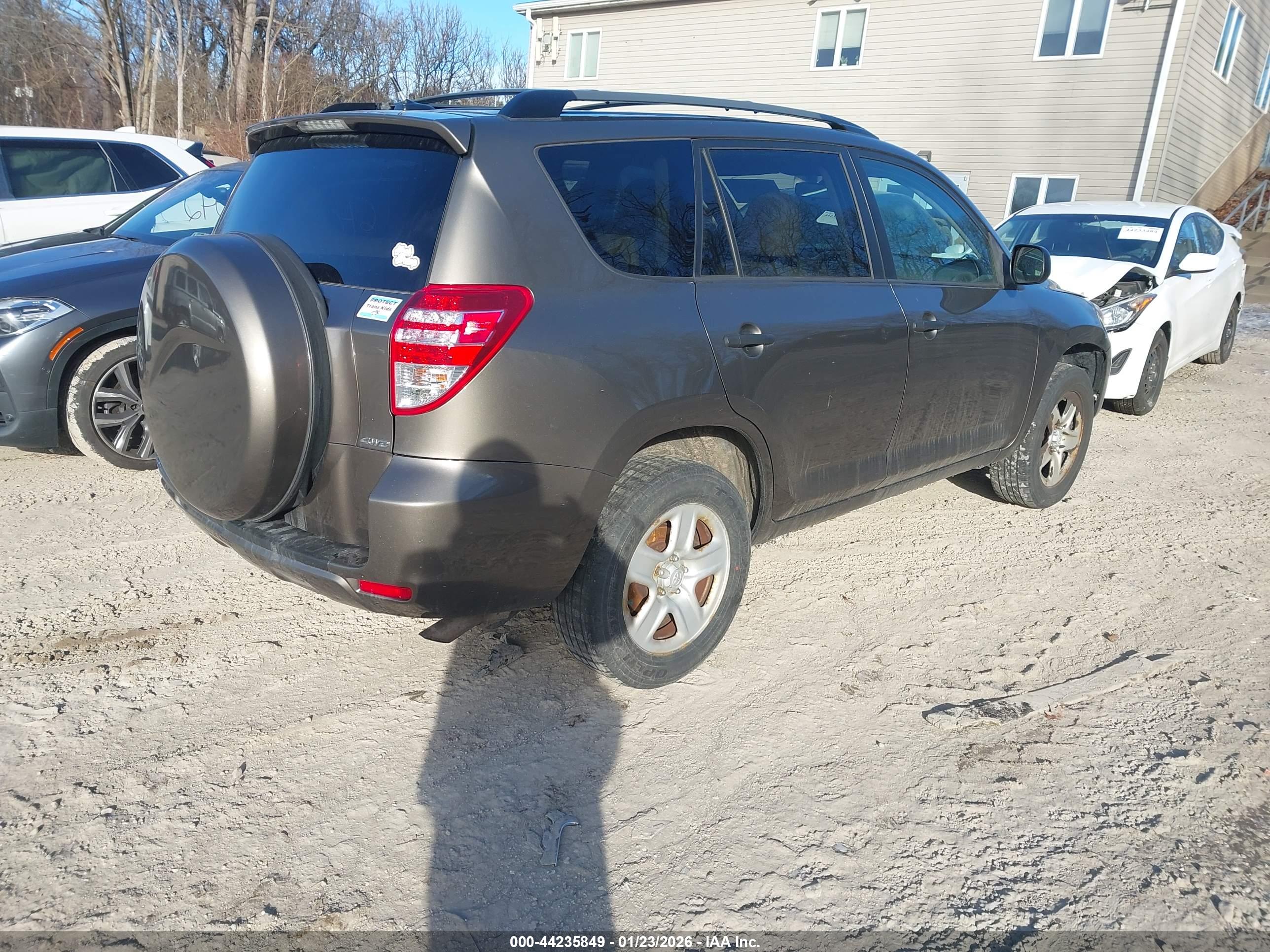 TOYOTA RAV4 image 4