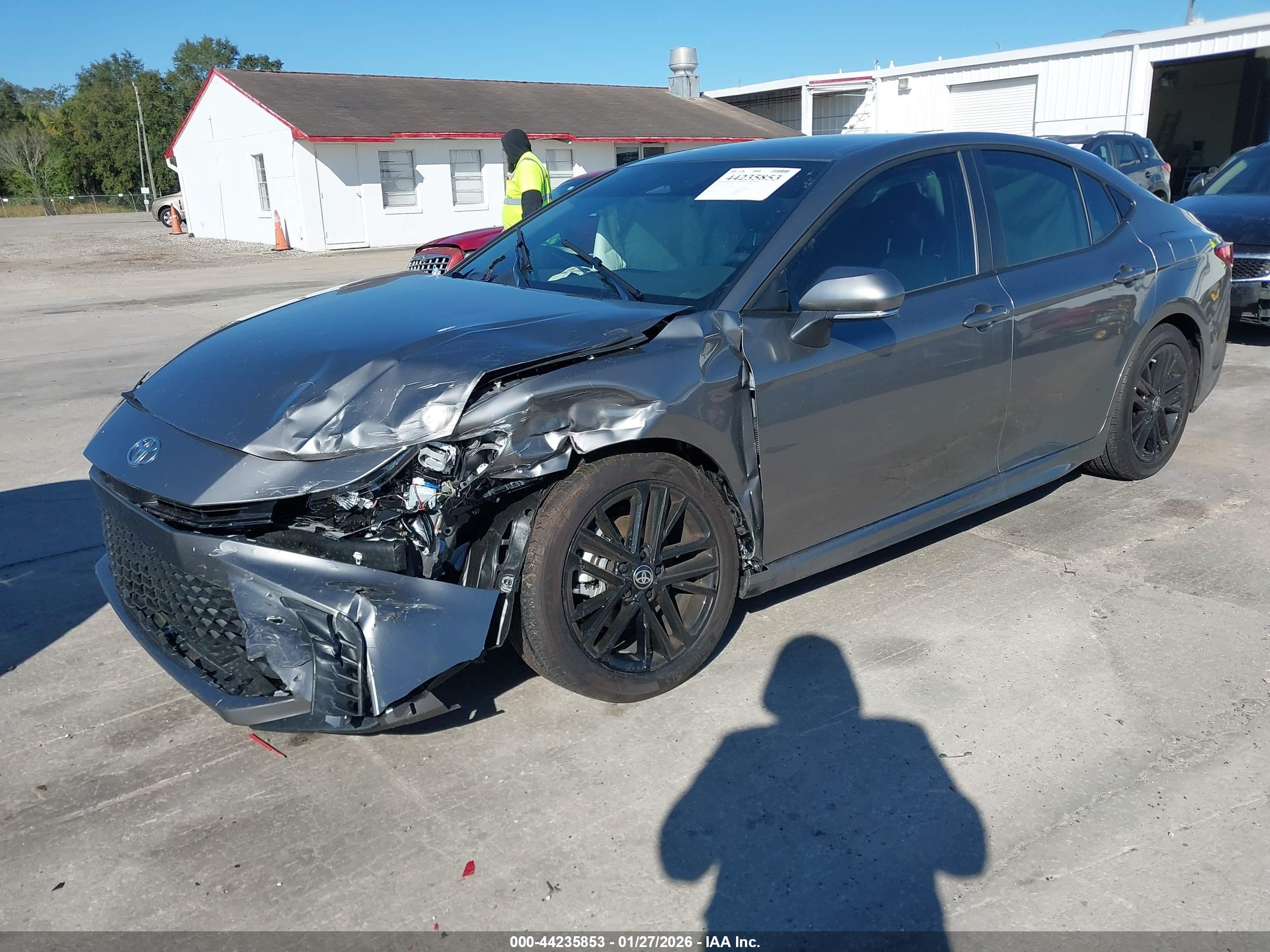 TOYOTA CAMRY image 2