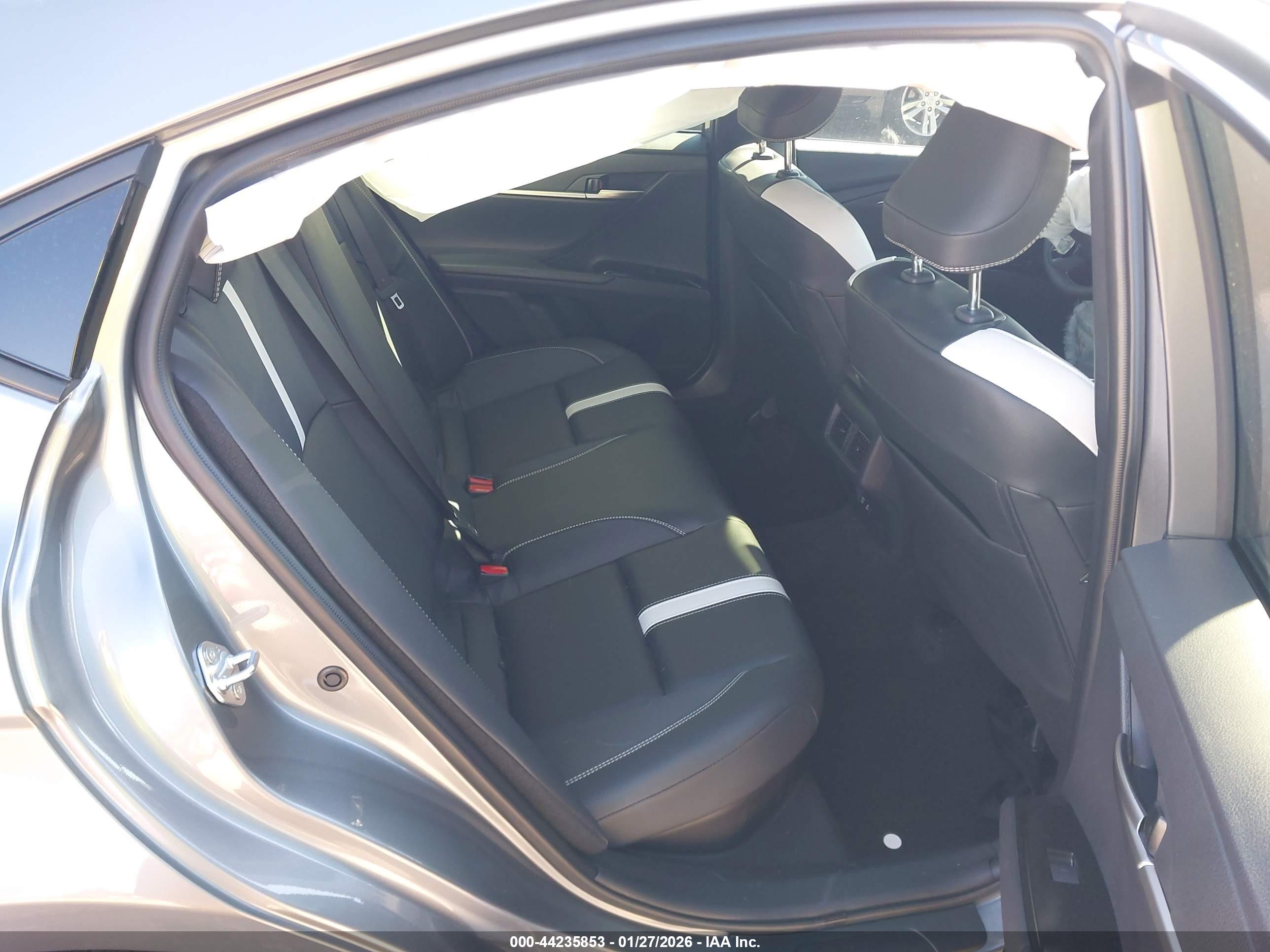 TOYOTA CAMRY image 8
