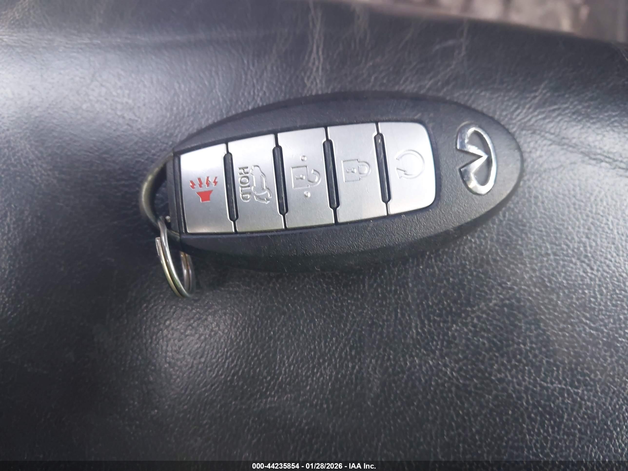 NISSAN MAXIMA image 11