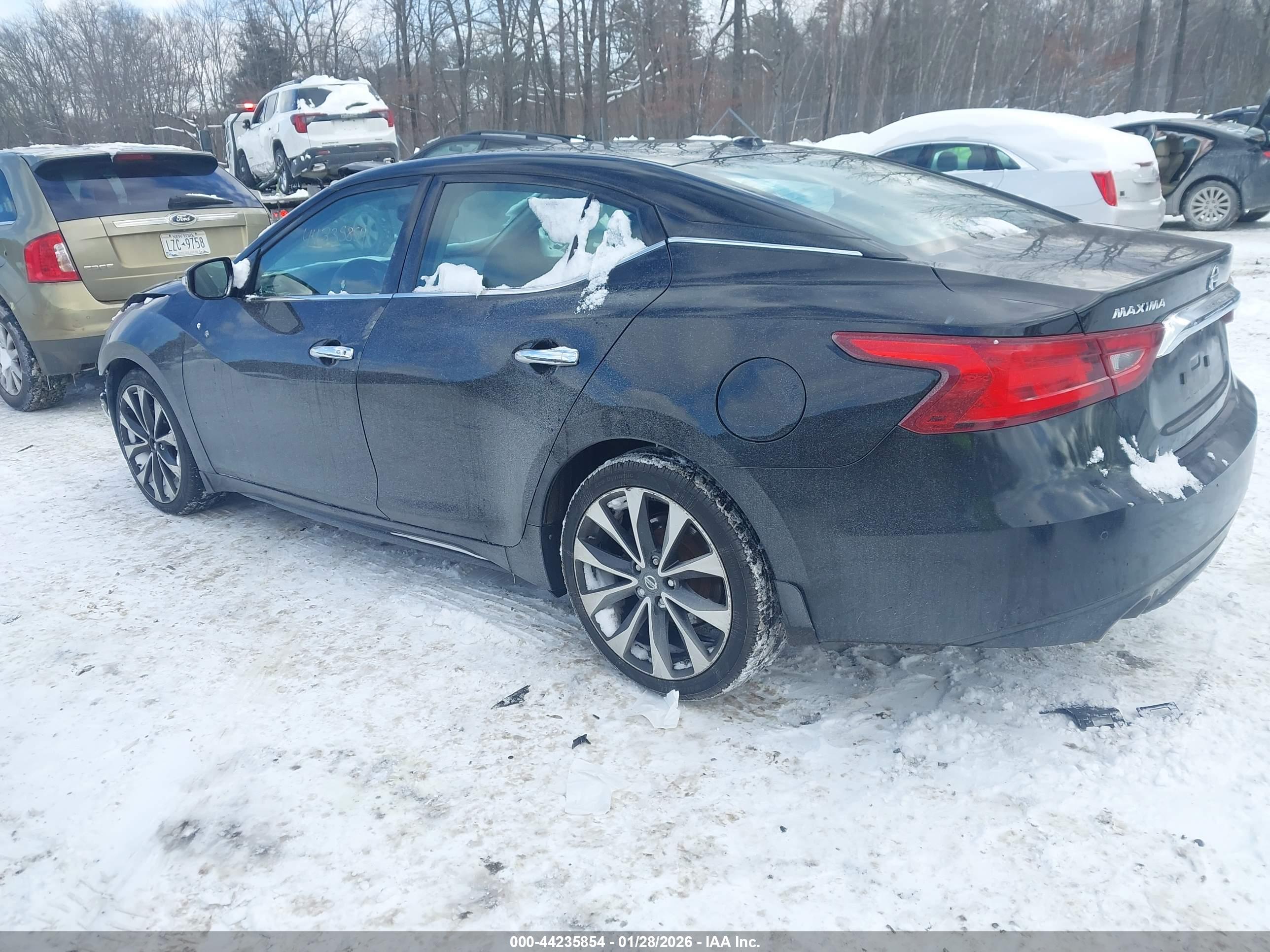 NISSAN MAXIMA image 3