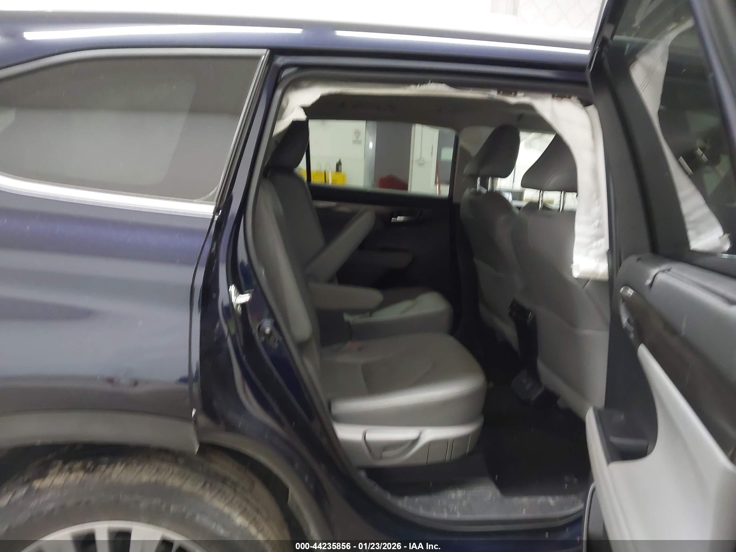 TOYOTA HIGHLANDER image 8