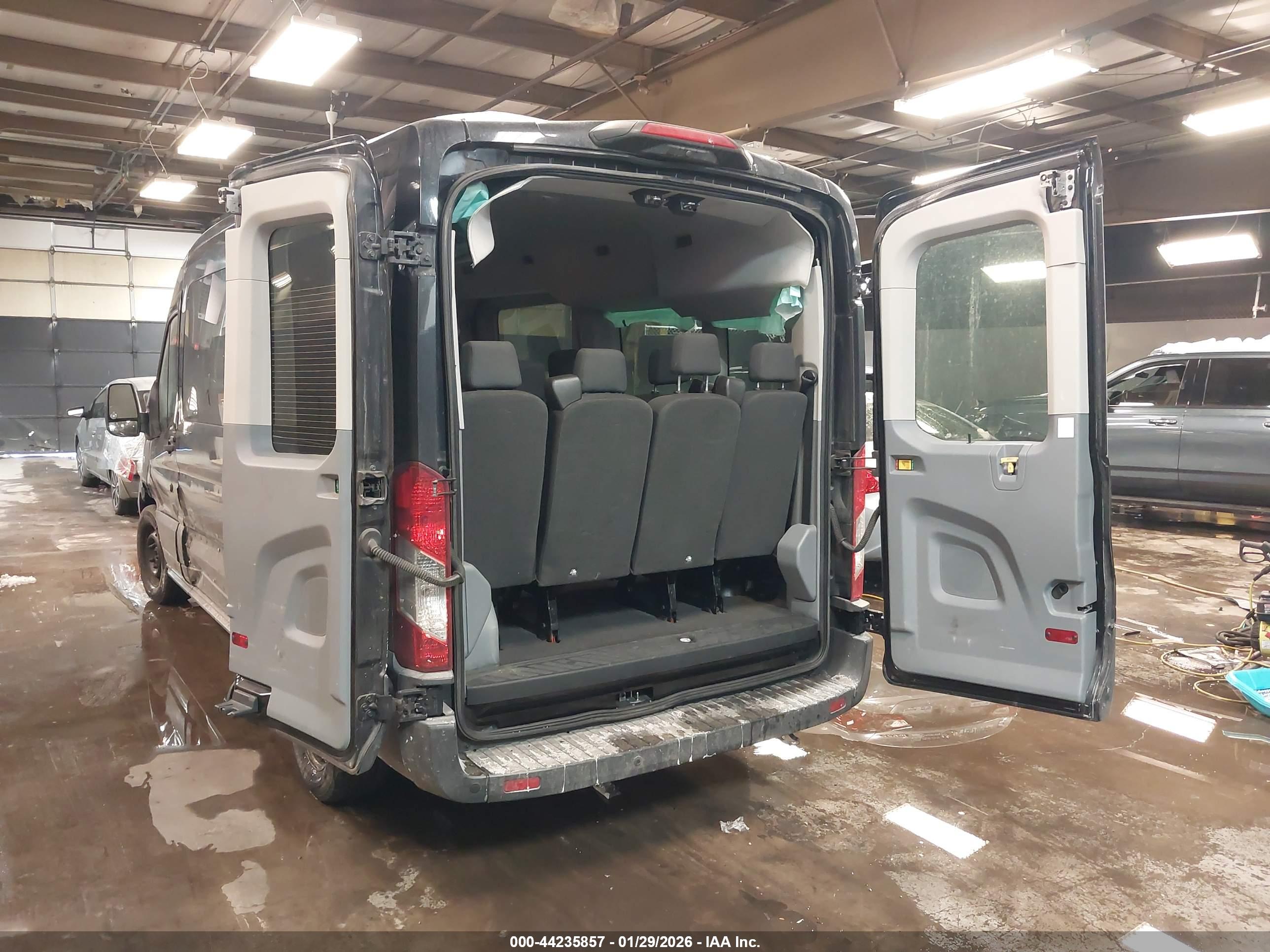 FORD TRANSIT-350 image 3