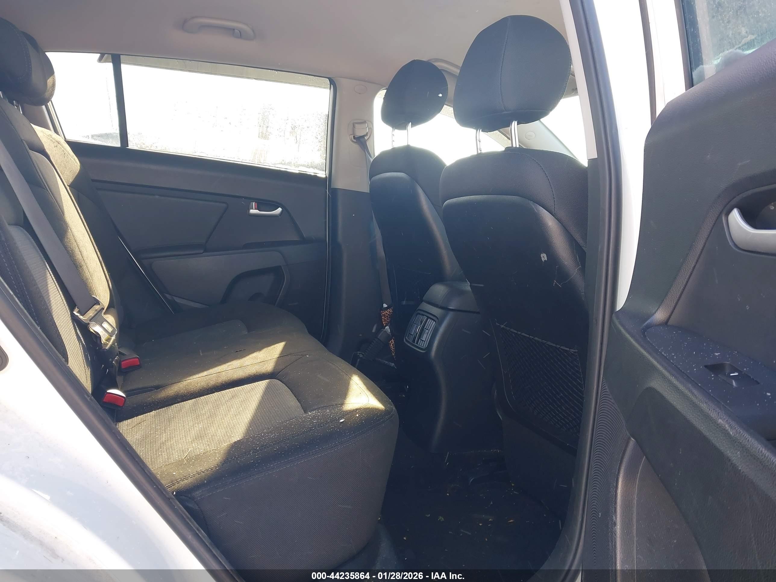 KIA SPORTAGE image 8