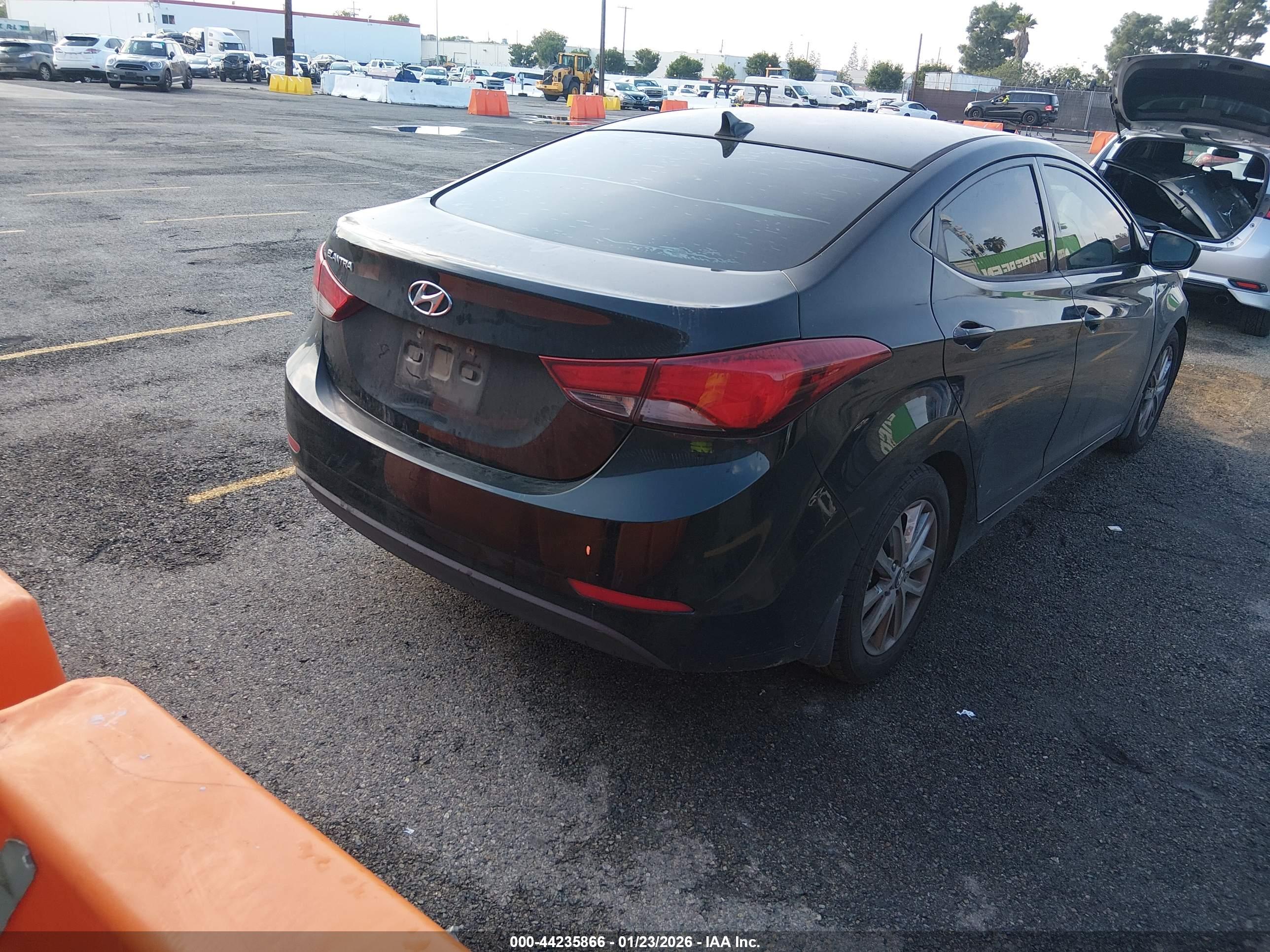 HYUNDAI ELANTRA image 4