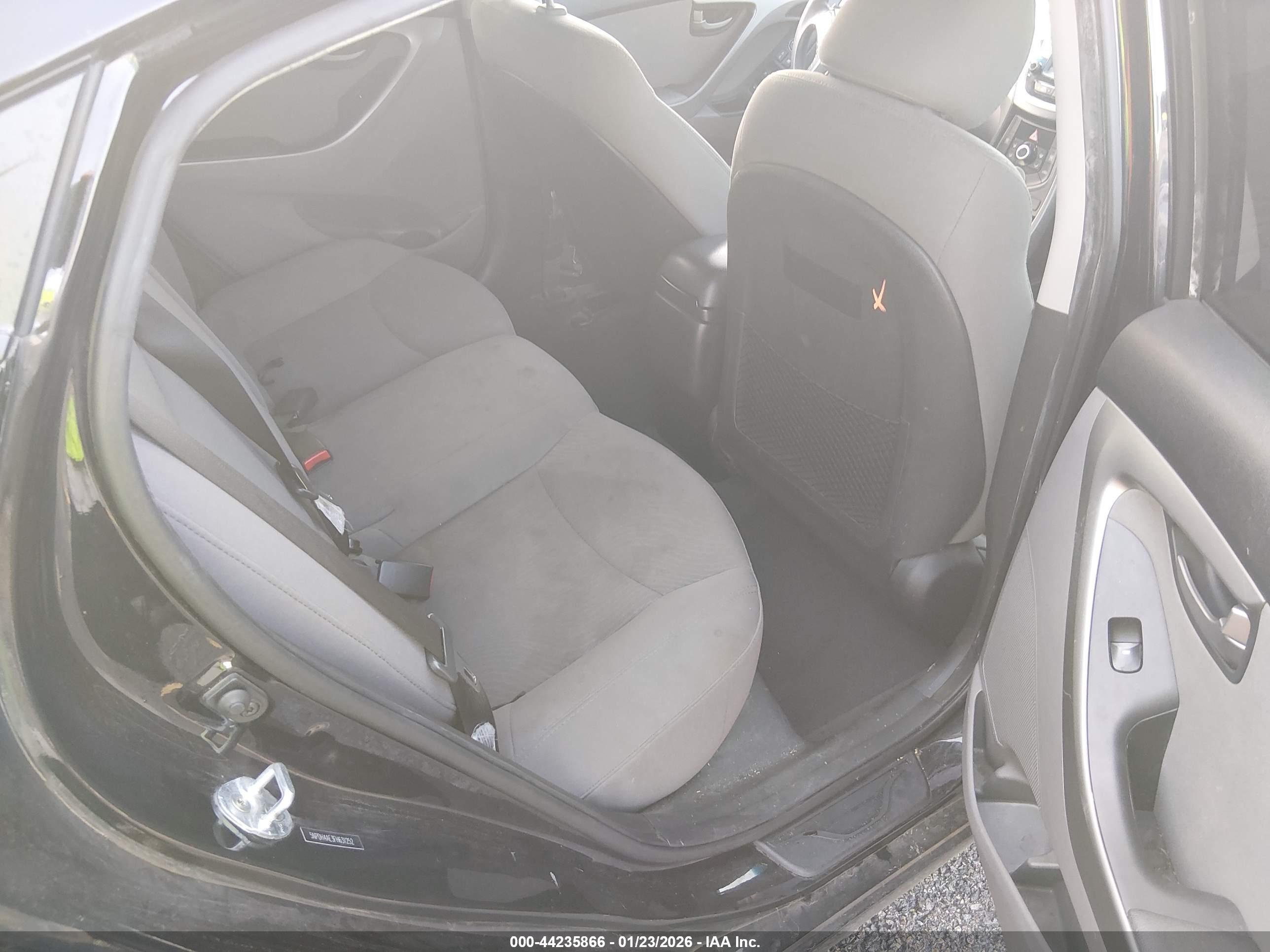HYUNDAI ELANTRA image 8