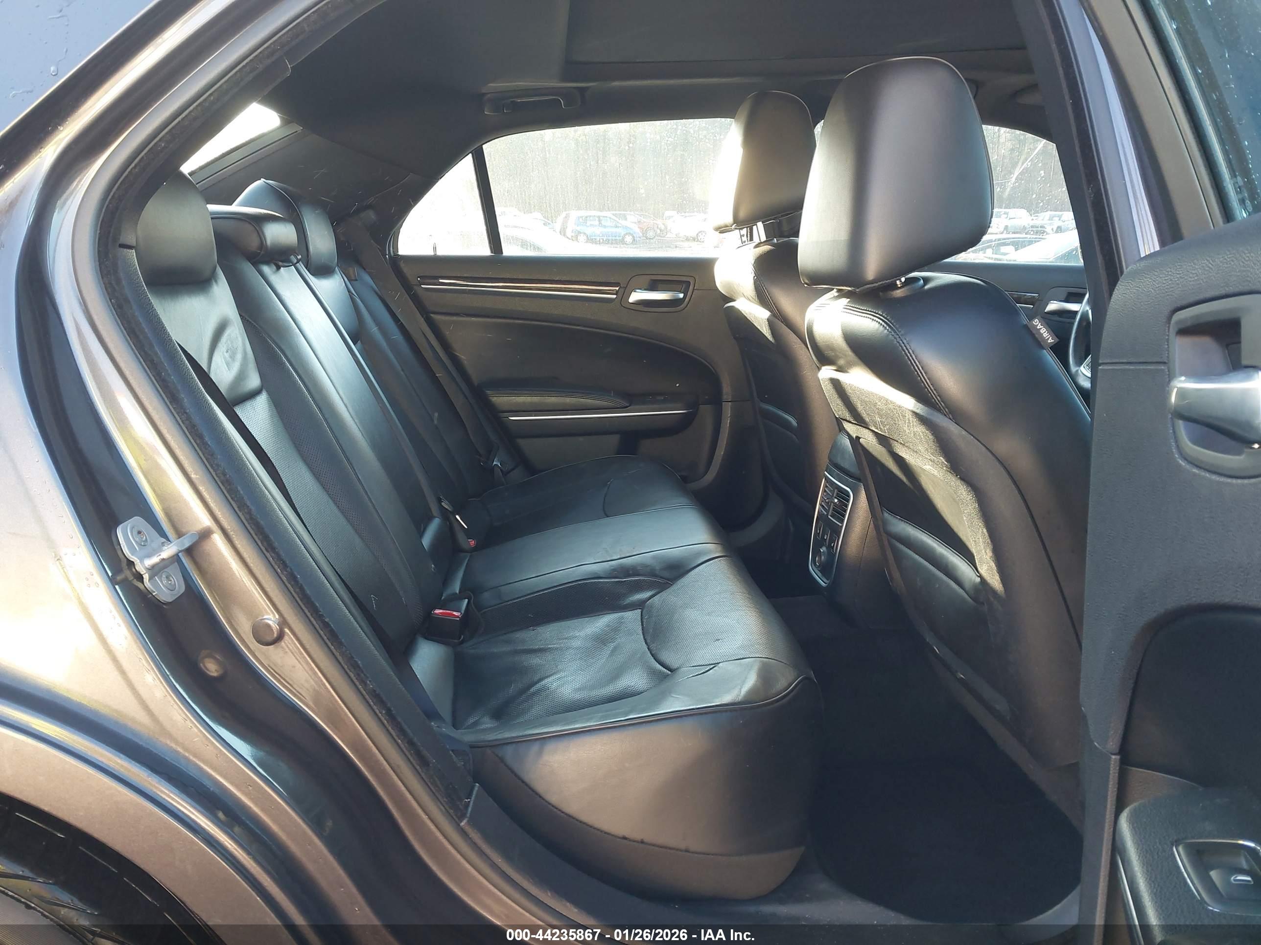 CHRYSLER 300C image 8