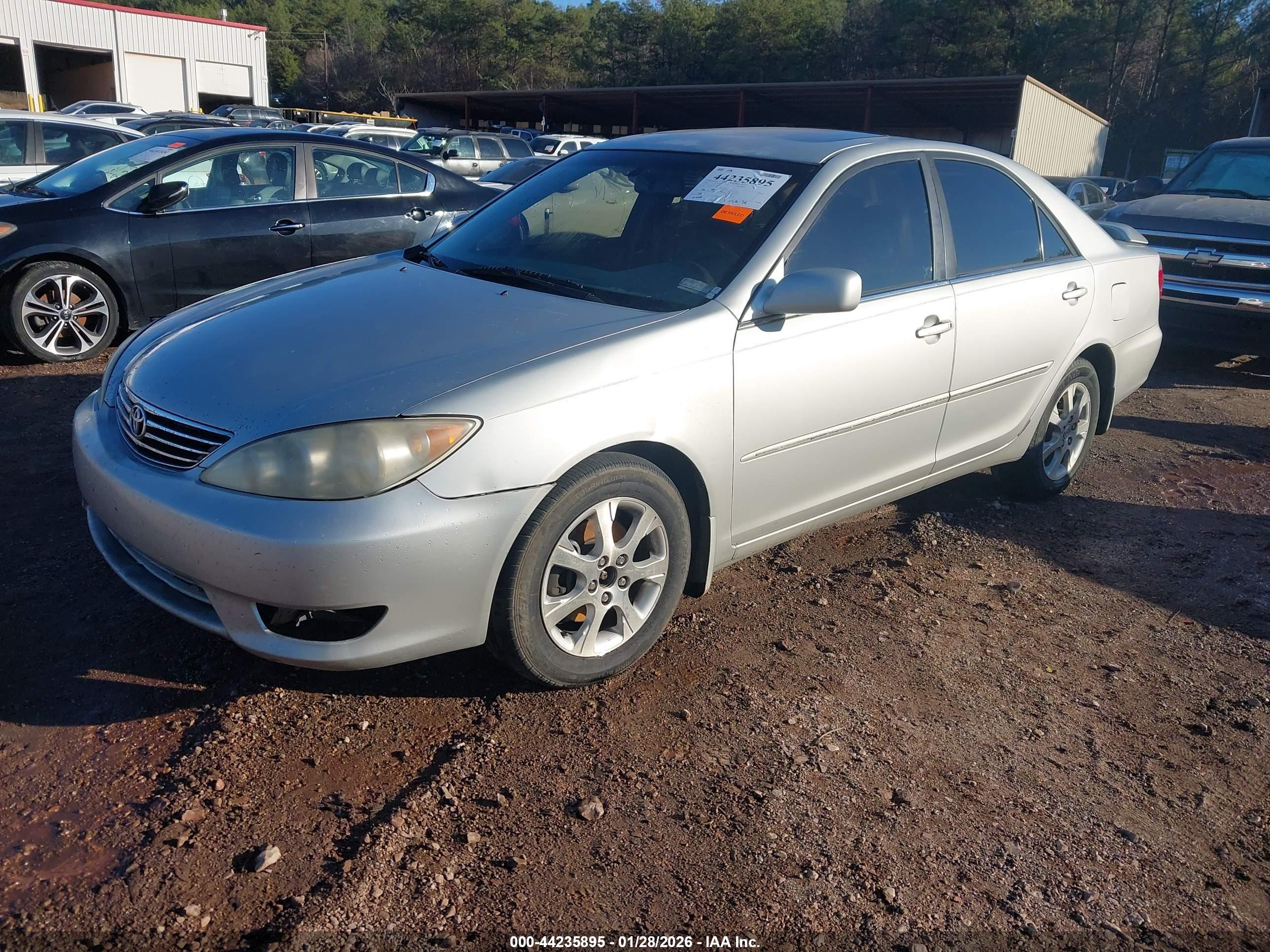 TOYOTA CAMRY image 2