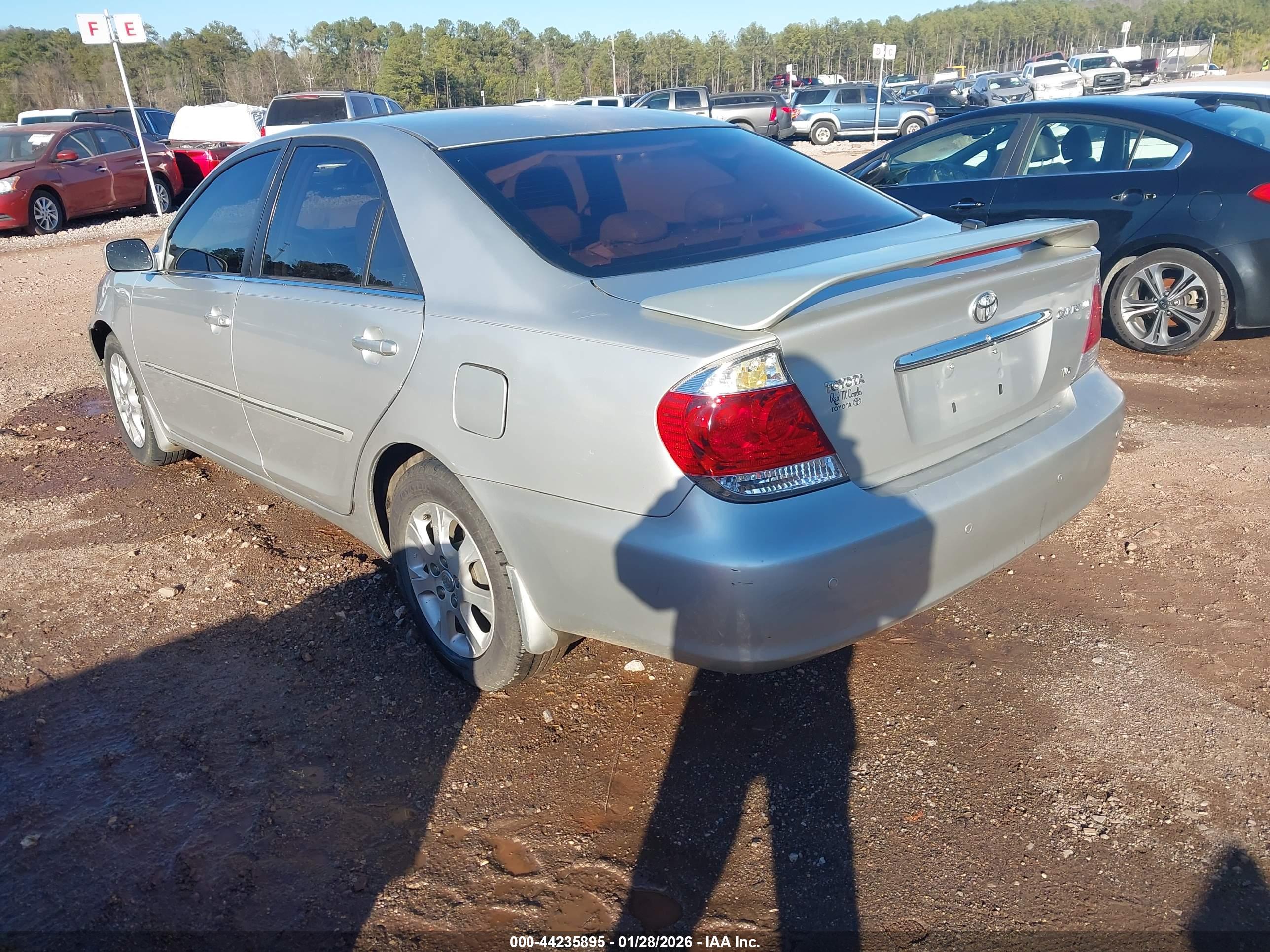 TOYOTA CAMRY image 3