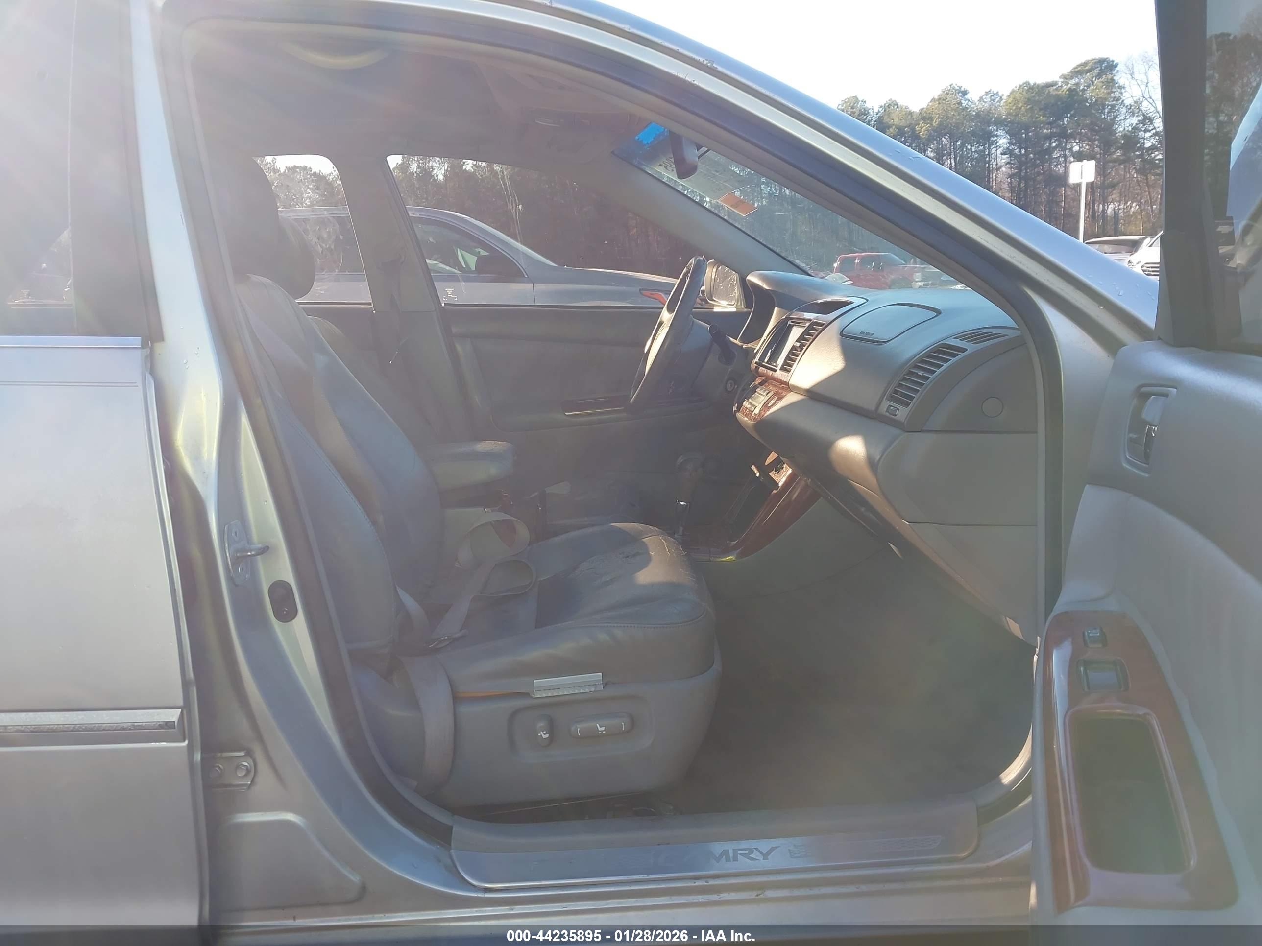 TOYOTA CAMRY image 5