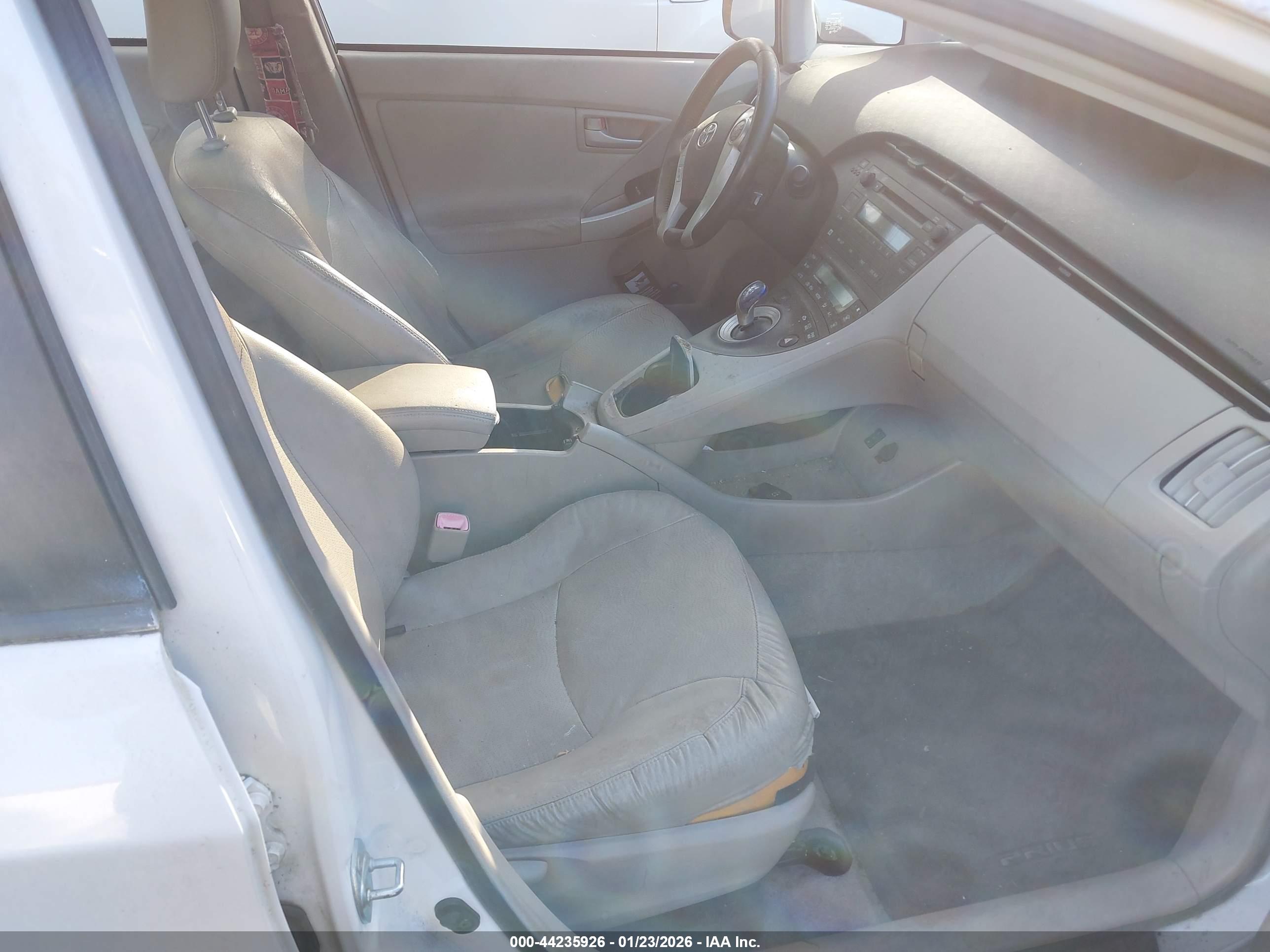 TOYOTA PRIUS image 5
