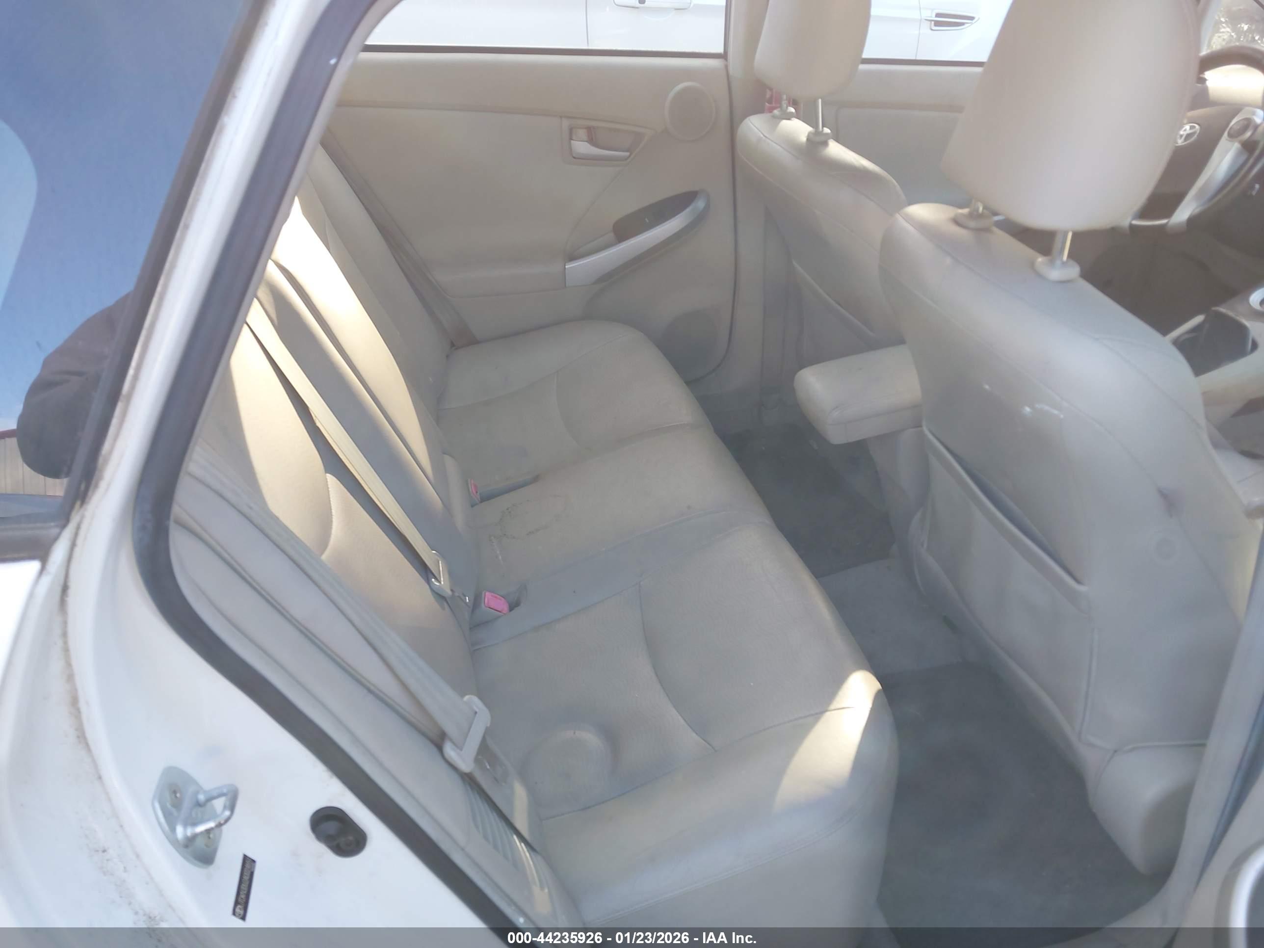 TOYOTA PRIUS image 8