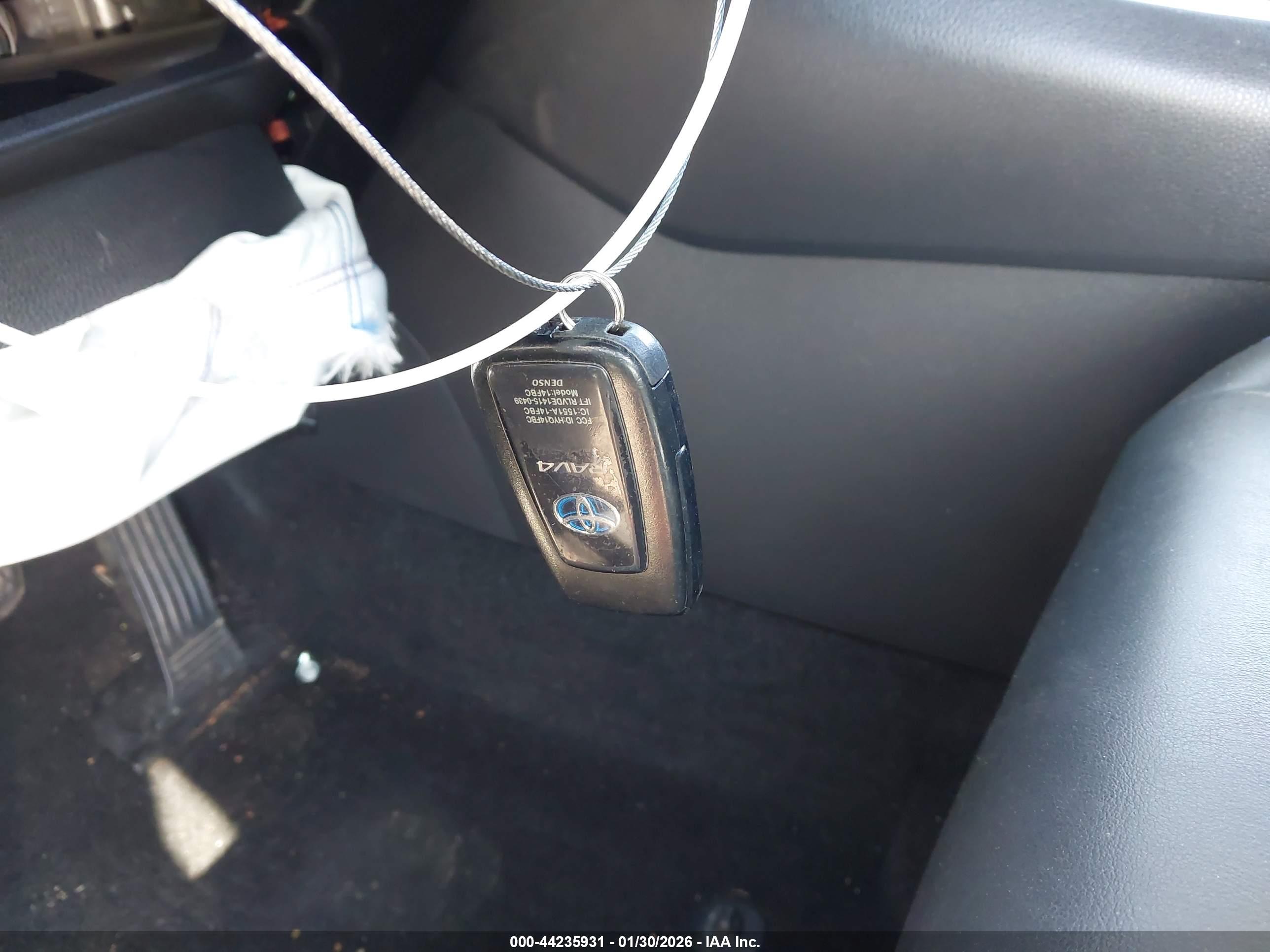 TOYOTA RAV4 image 11