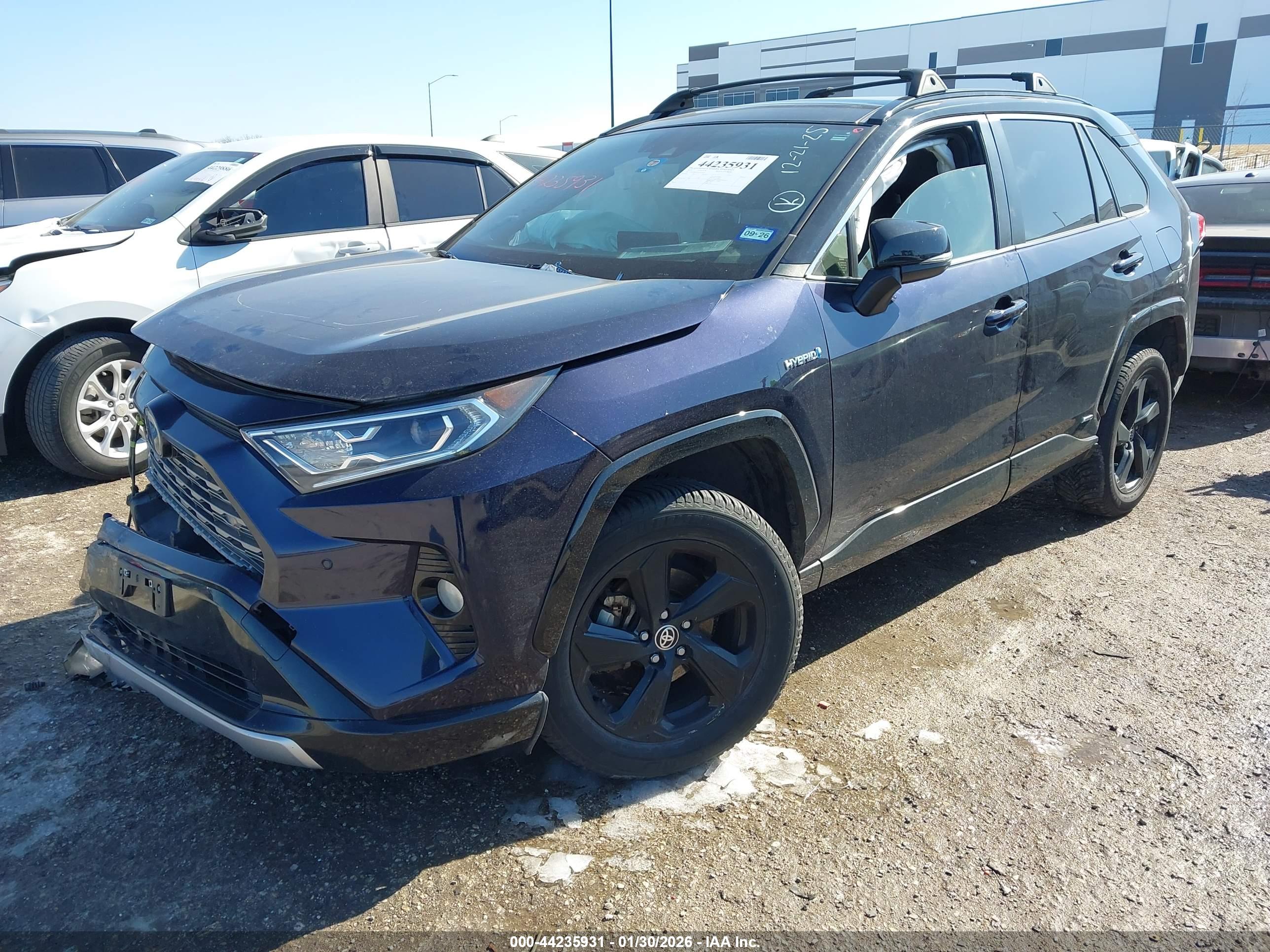 TOYOTA RAV4 image 2
