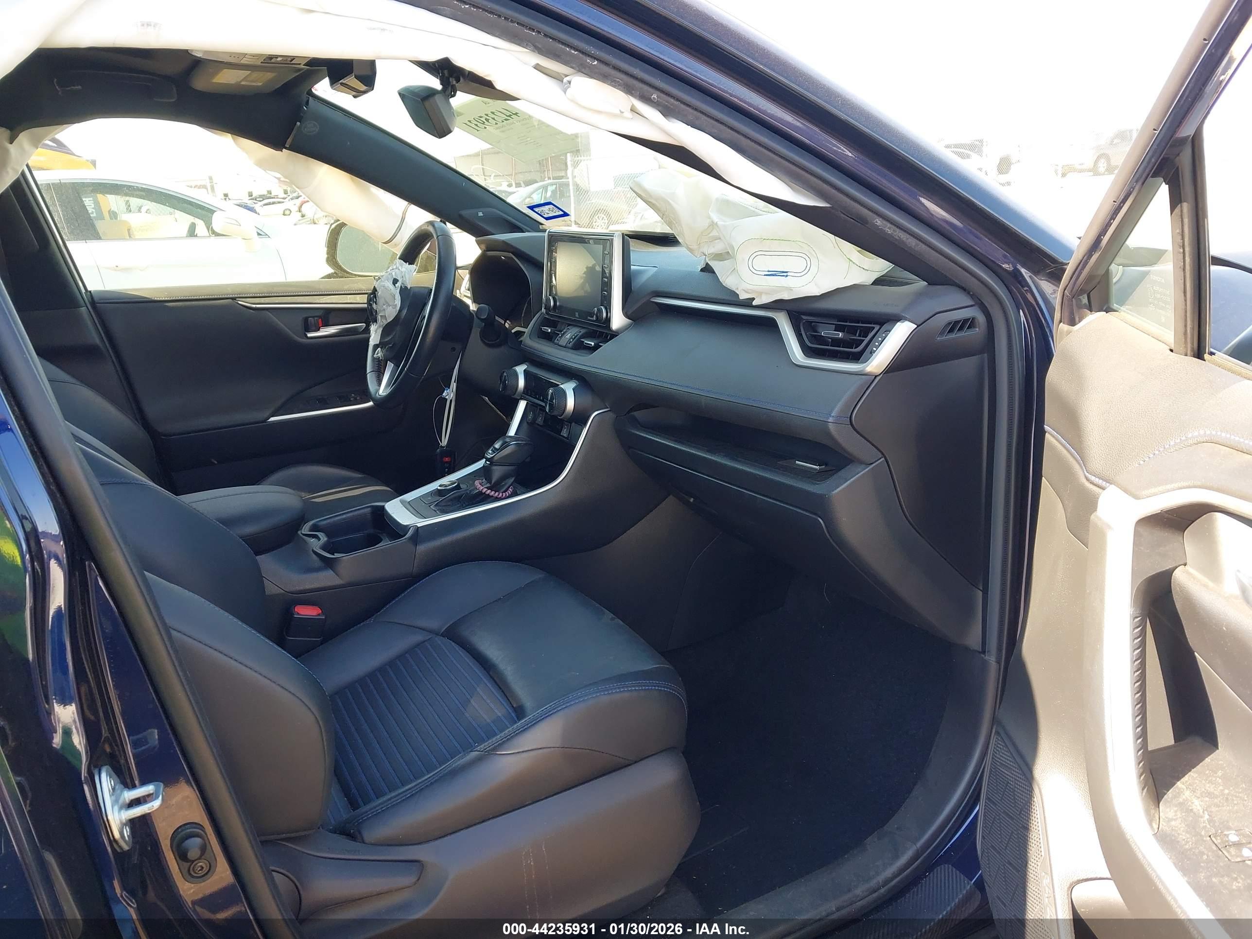 TOYOTA RAV4 image 5