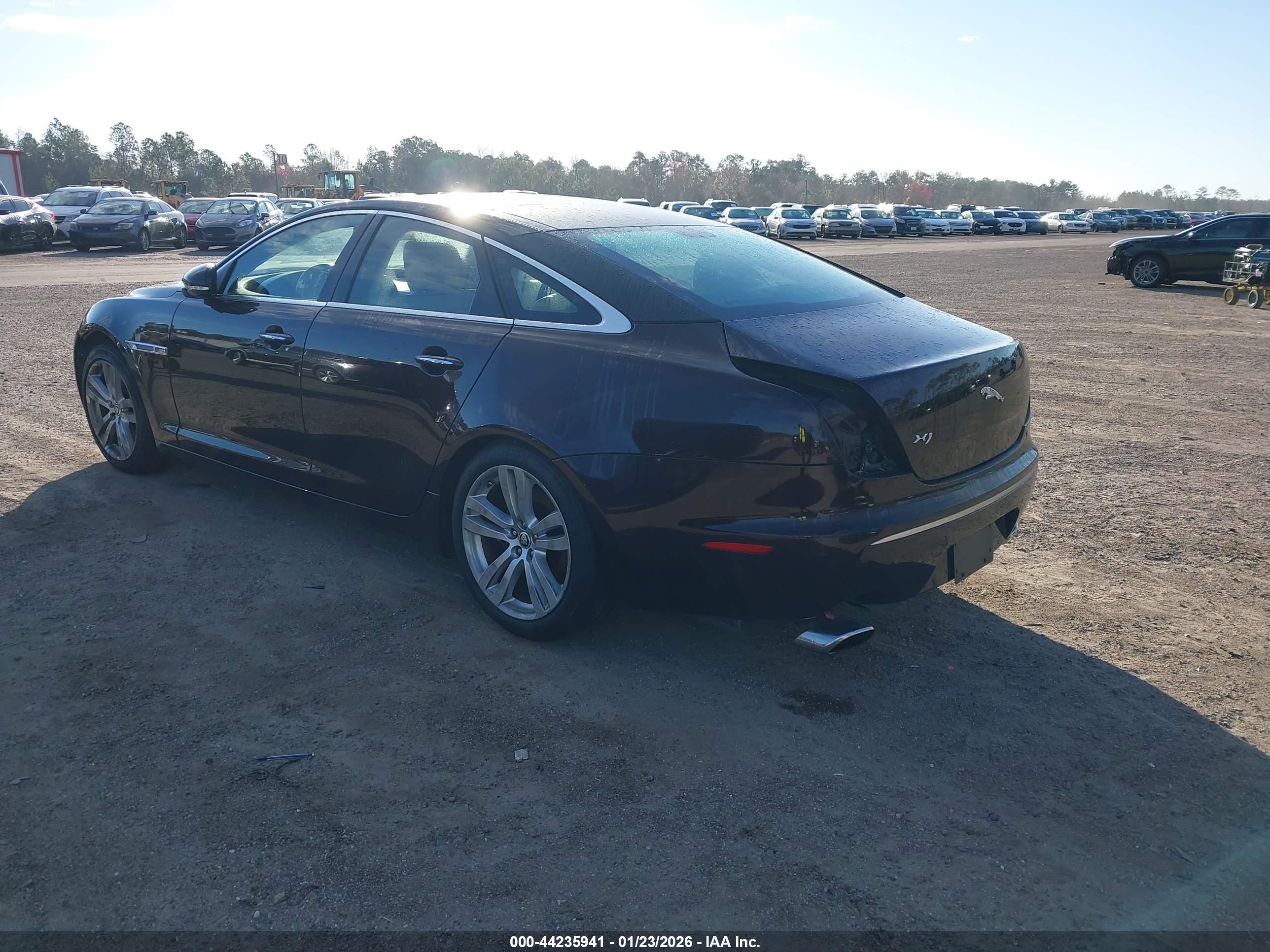 JAGUAR XJ image 3