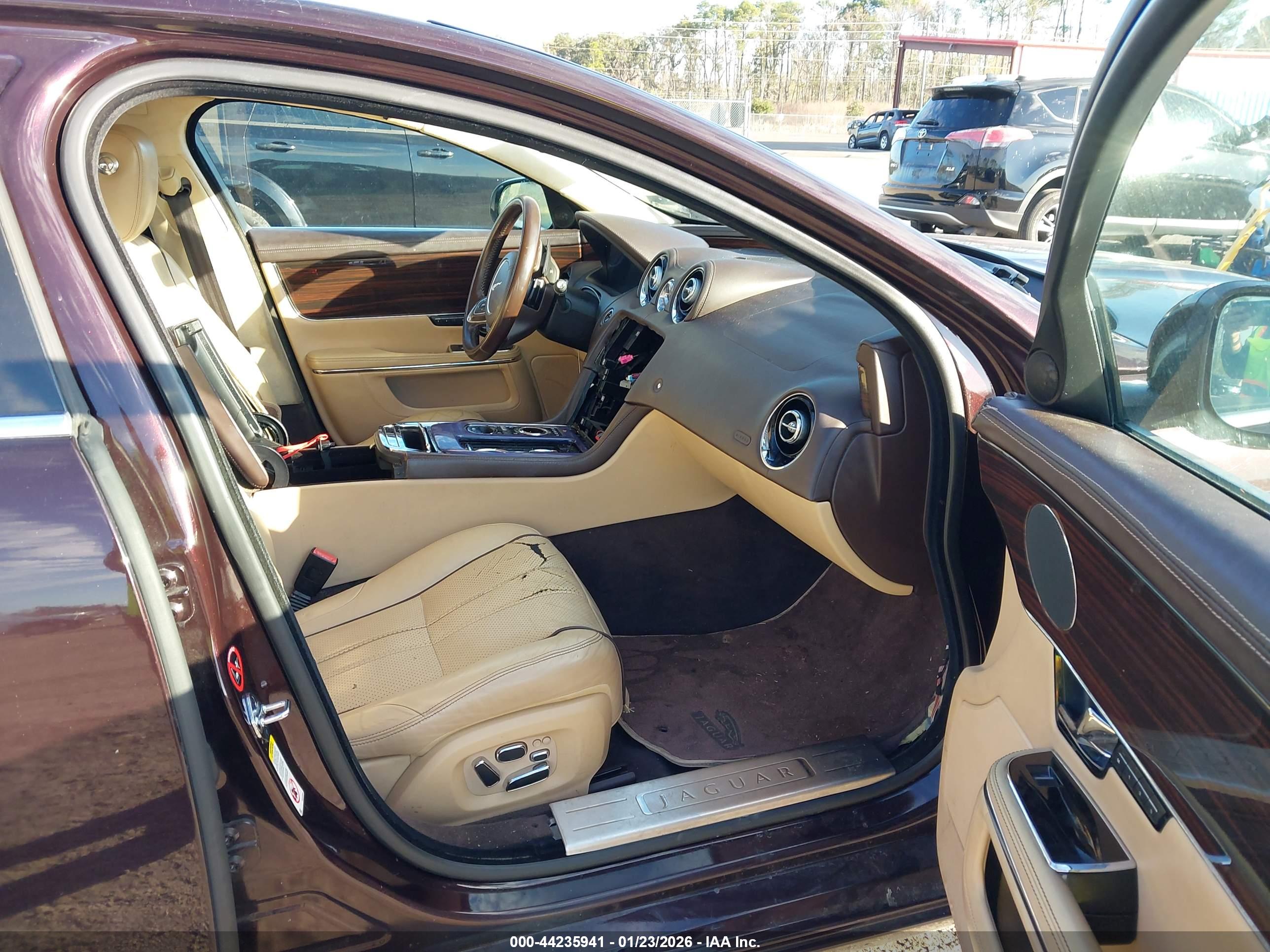 JAGUAR XJ image 5