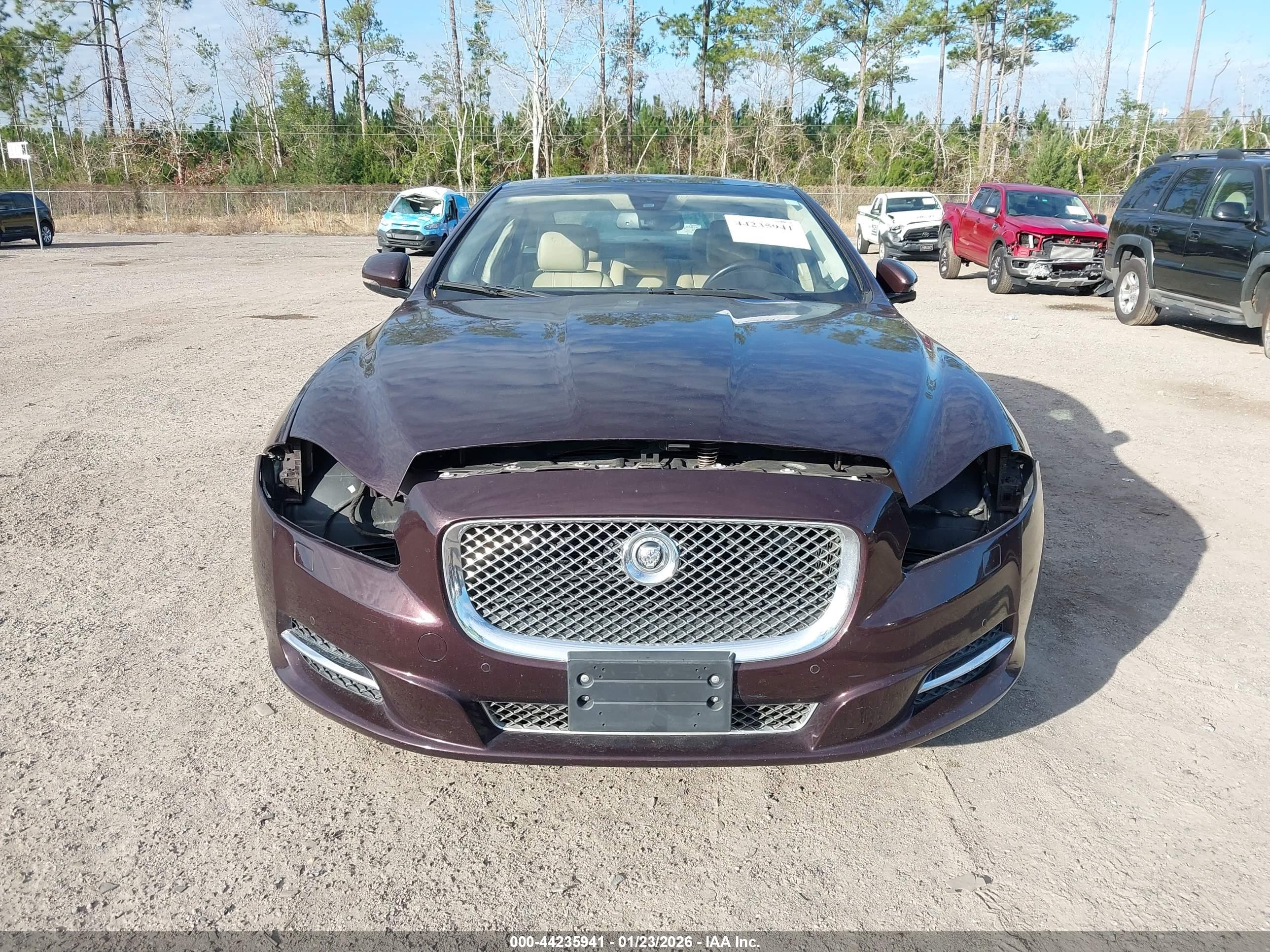 JAGUAR XJ image 6