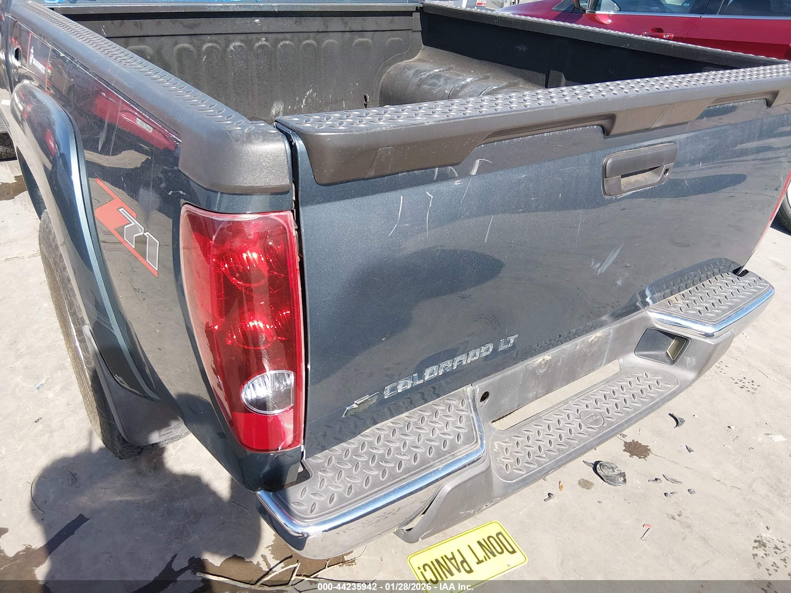 CHEVROLET COLORADO image 6