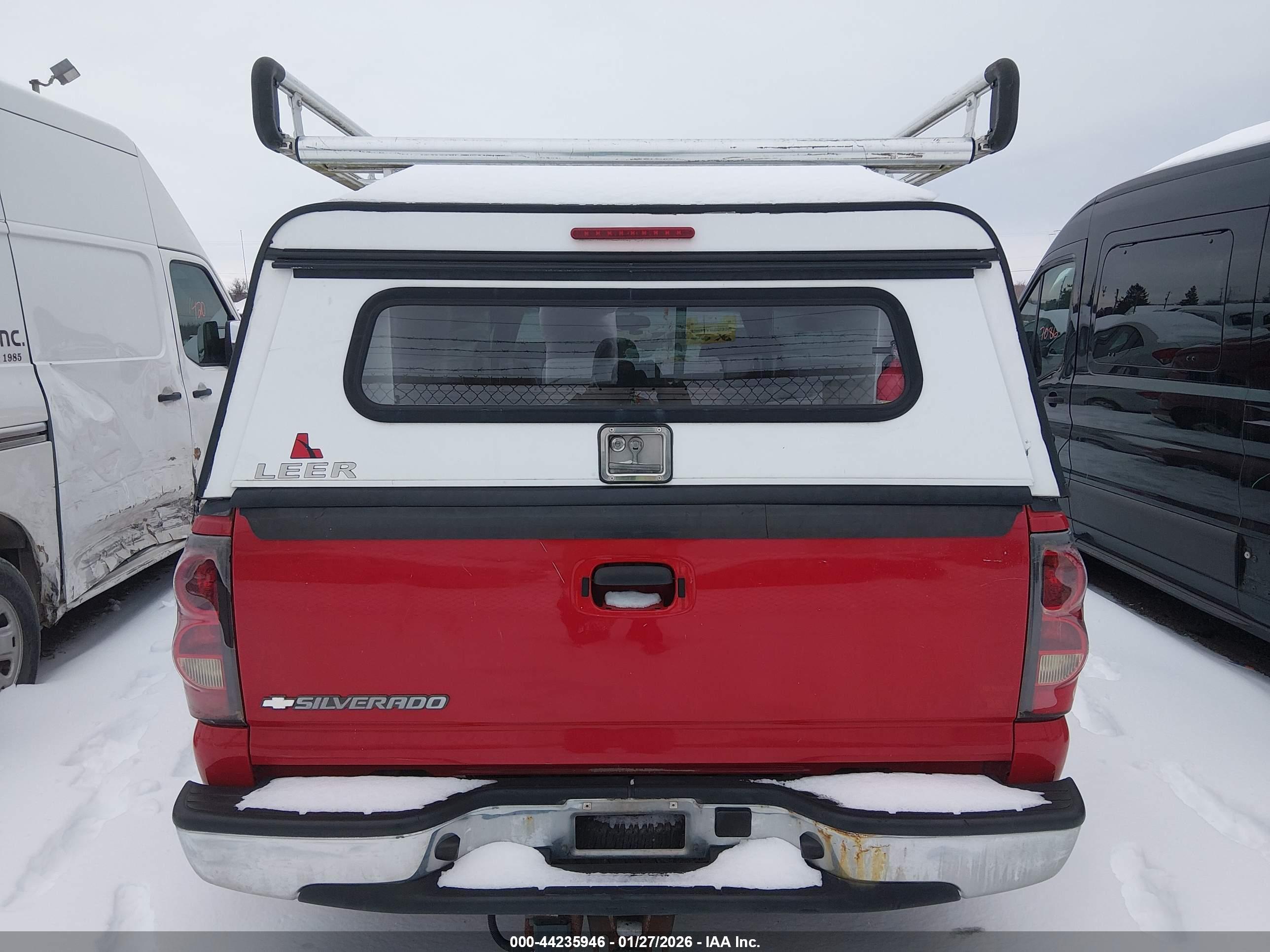 CHEVROLET SILVERADO image 6